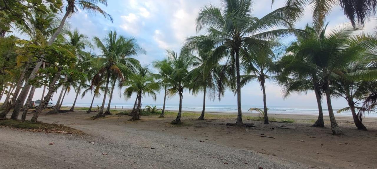 Cabina Azul in Bejuco Beach with queen bed but no air conditioning