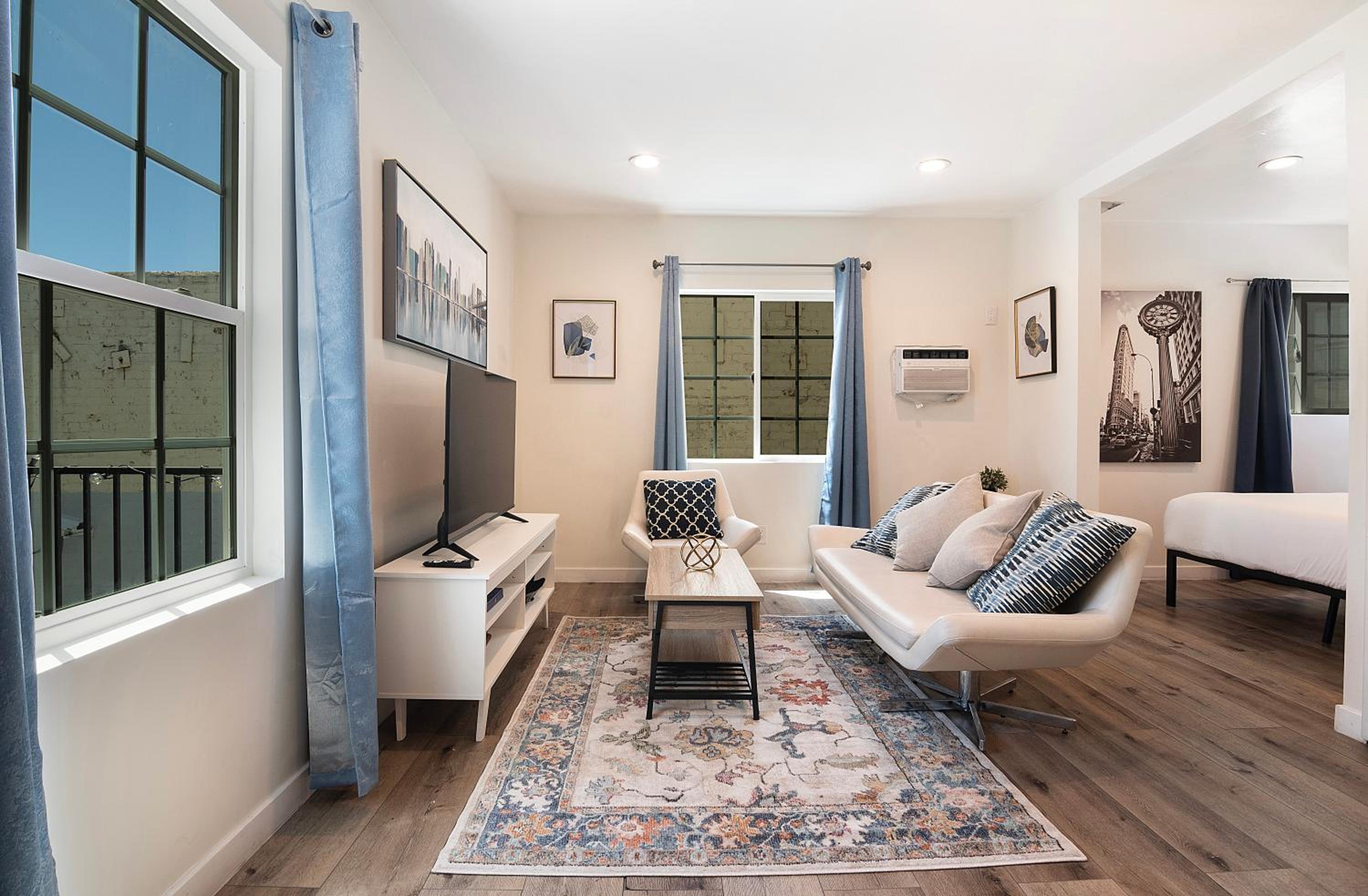 Modern Studio for 2 - Prime Location Beverly Hills Adj