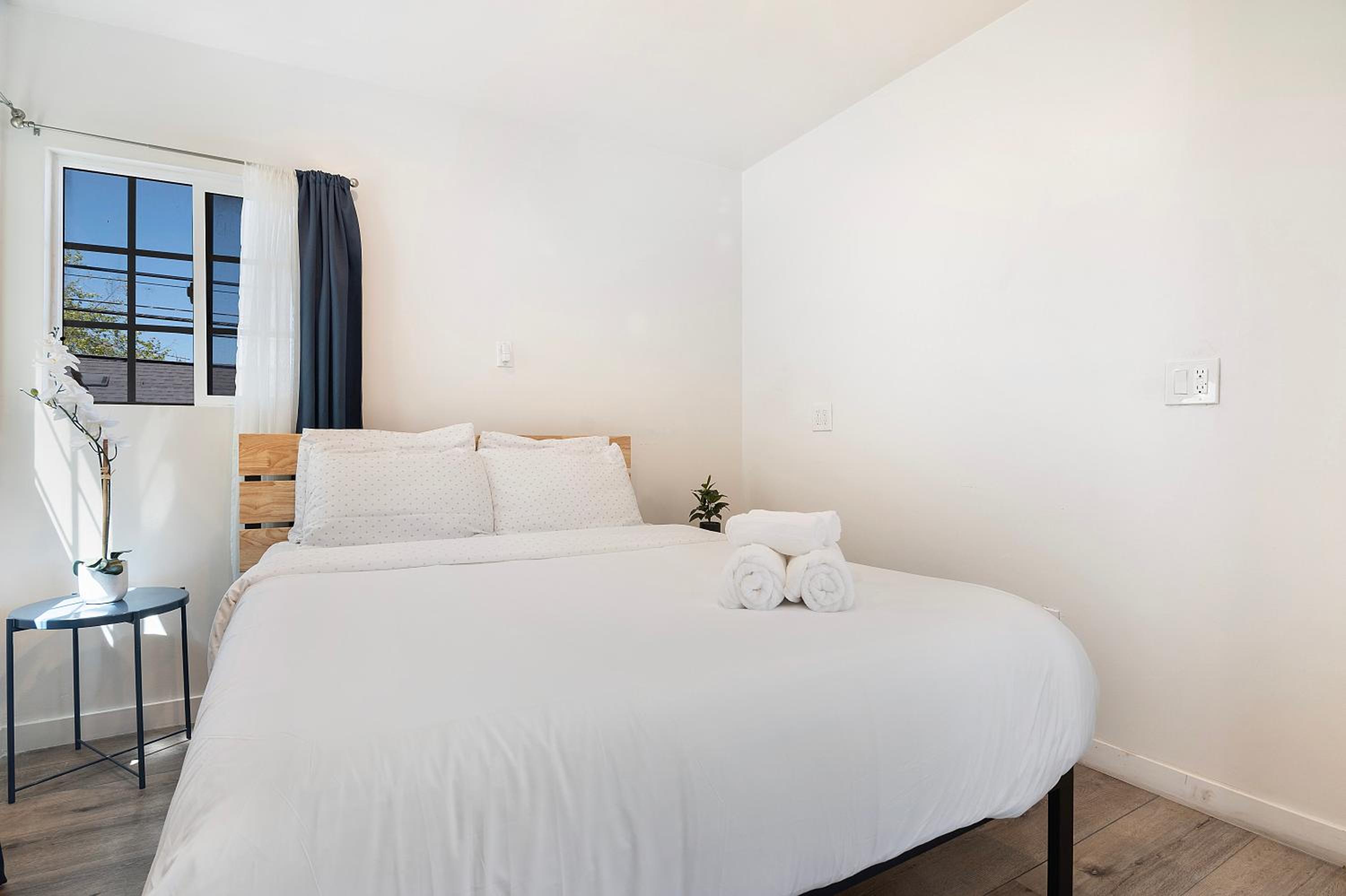 Modern Studio for 2 - Prime Location Beverly Hills Adj