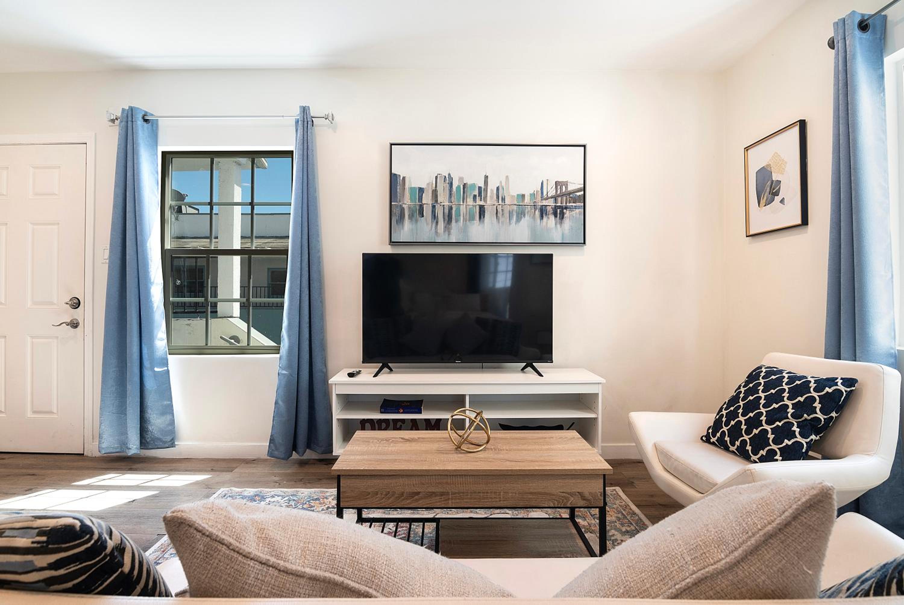 Modern Studio for 2 - Prime Location Beverly Hills Adj