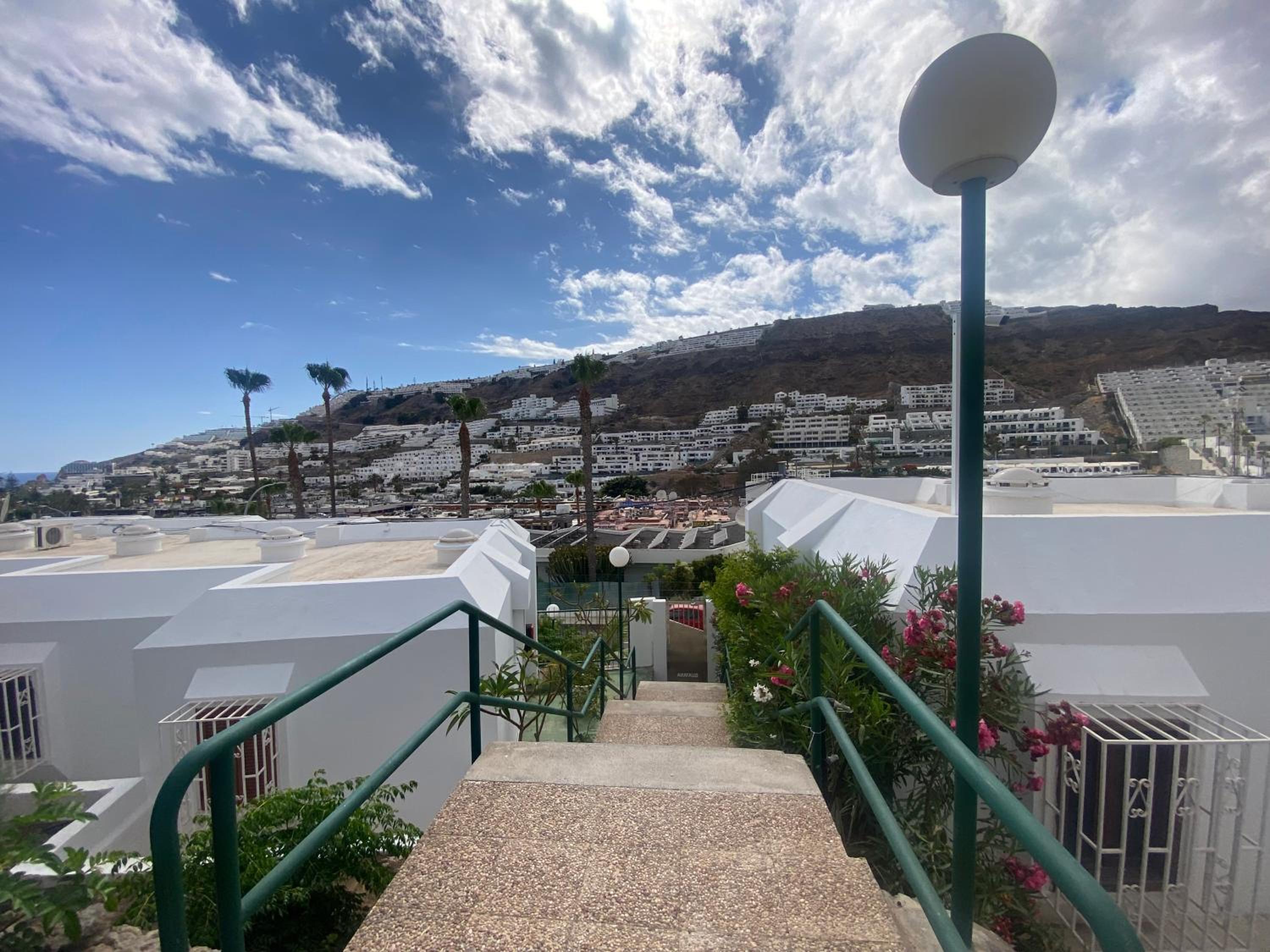 Comfortable duplex apartment near the beach
