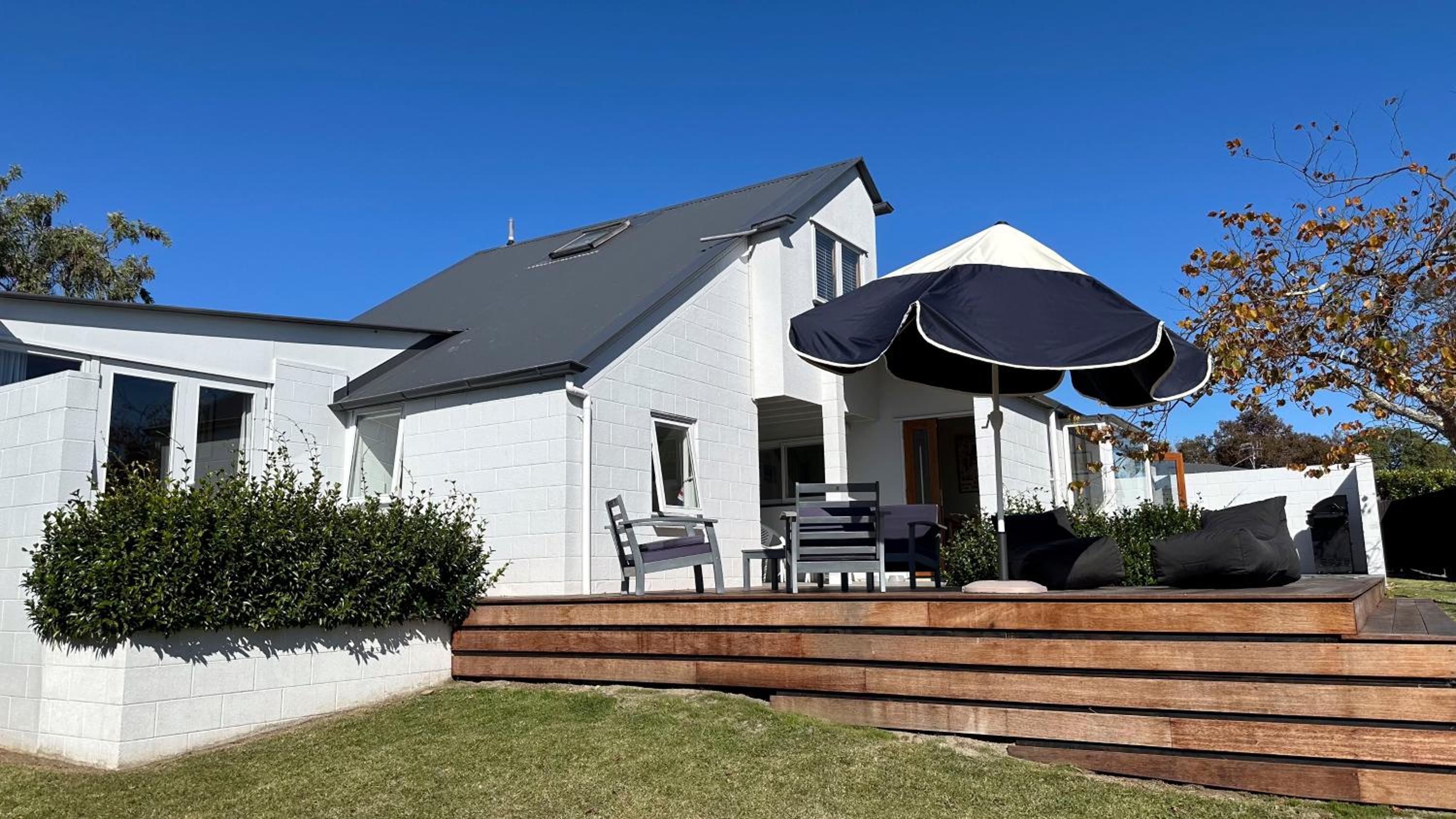 Sunset Sanctuary - Havelock North Holiday Home view 2
