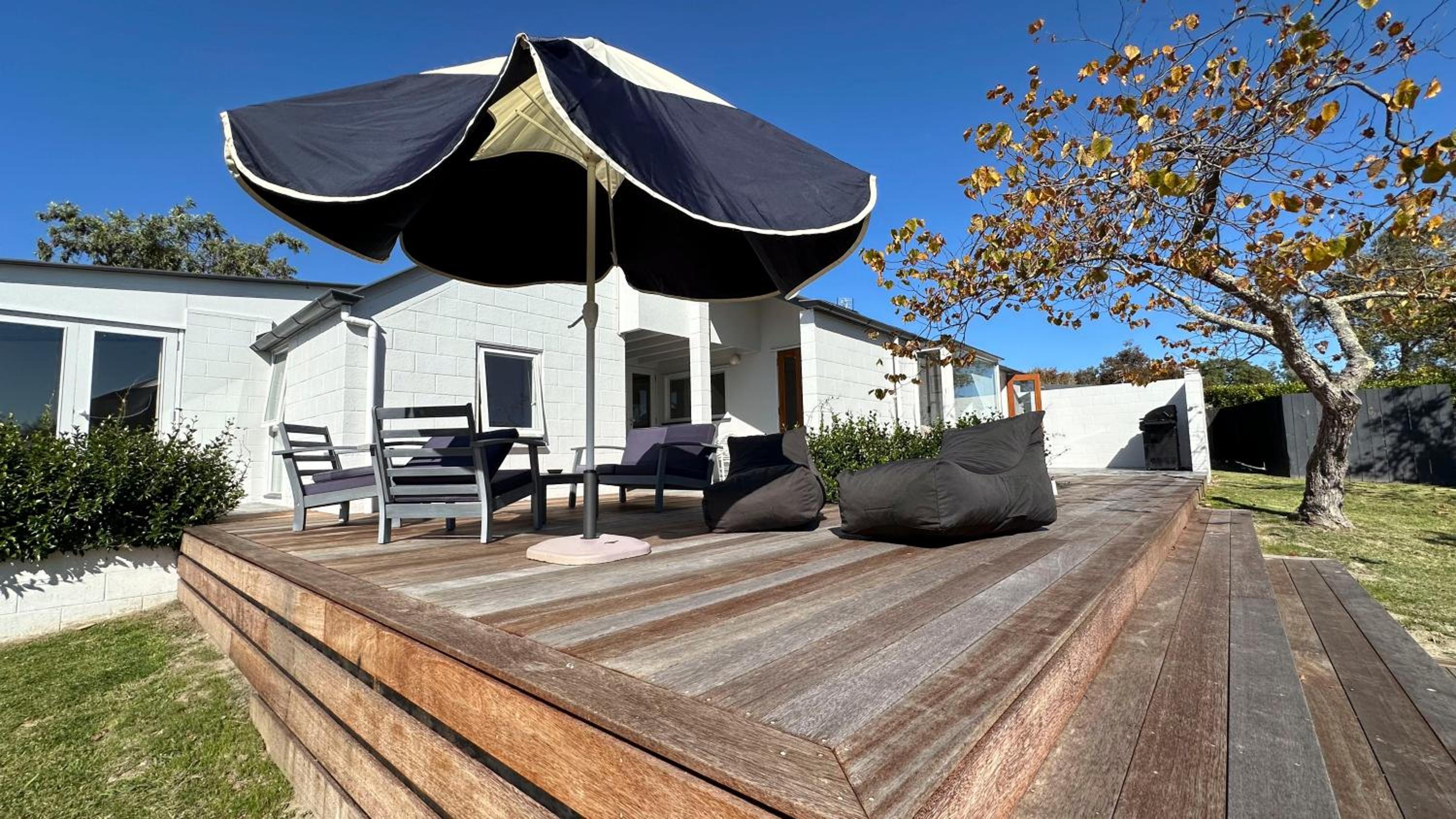 Sunset Sanctuary - Havelock North Holiday Home view 3