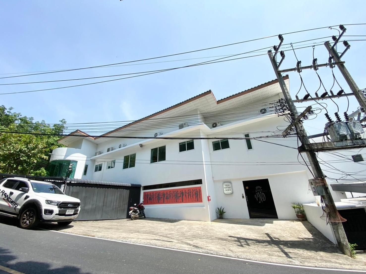 Spacious 8BR Private Pool Villa in Chalong, Chalong - 15