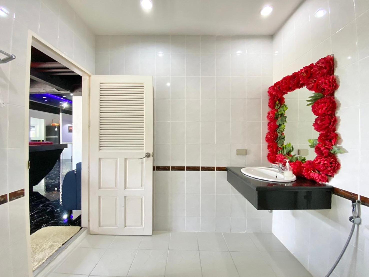 Spacious 8BR Private Pool Villa in Chalong, Chalong - 19