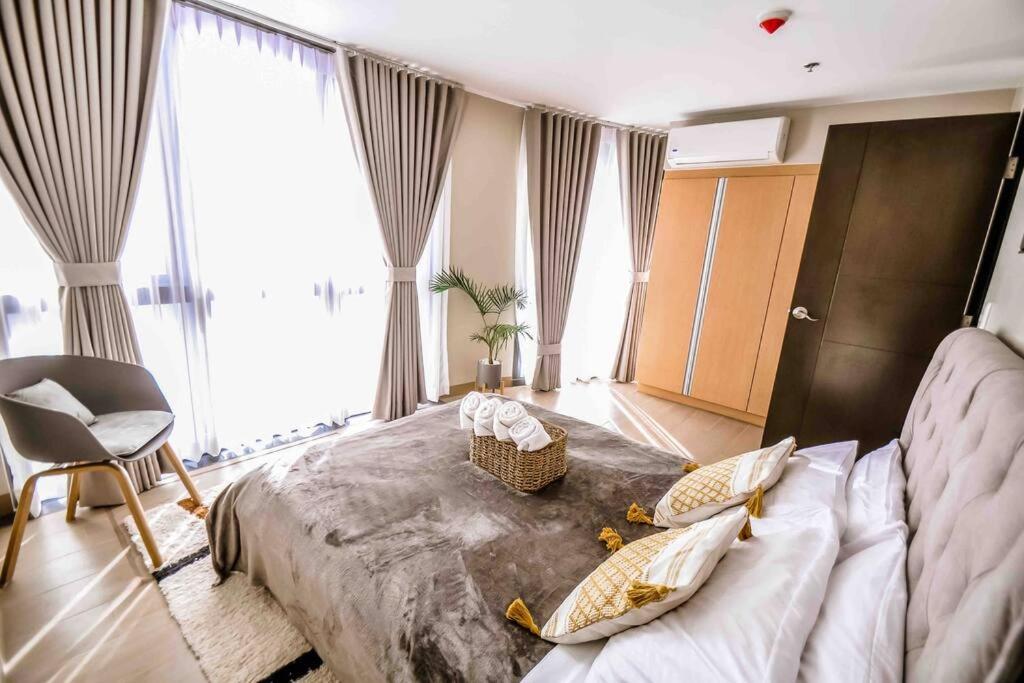 New Modern Luxurious 2Bedroom in Eastwood view 3