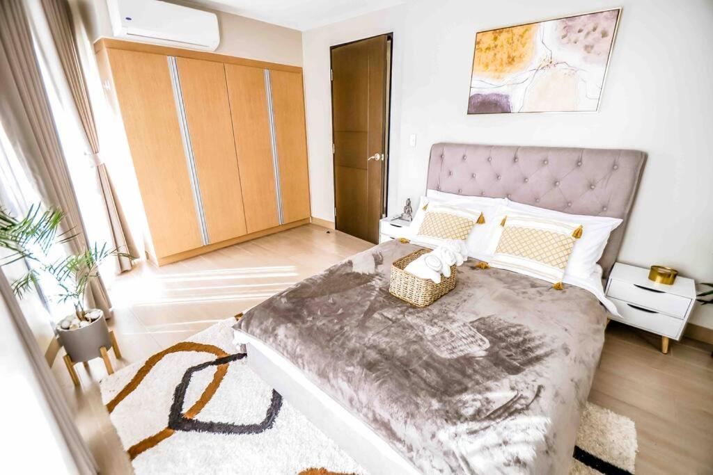 New Modern Luxurious 2Bedroom in Eastwood view 4