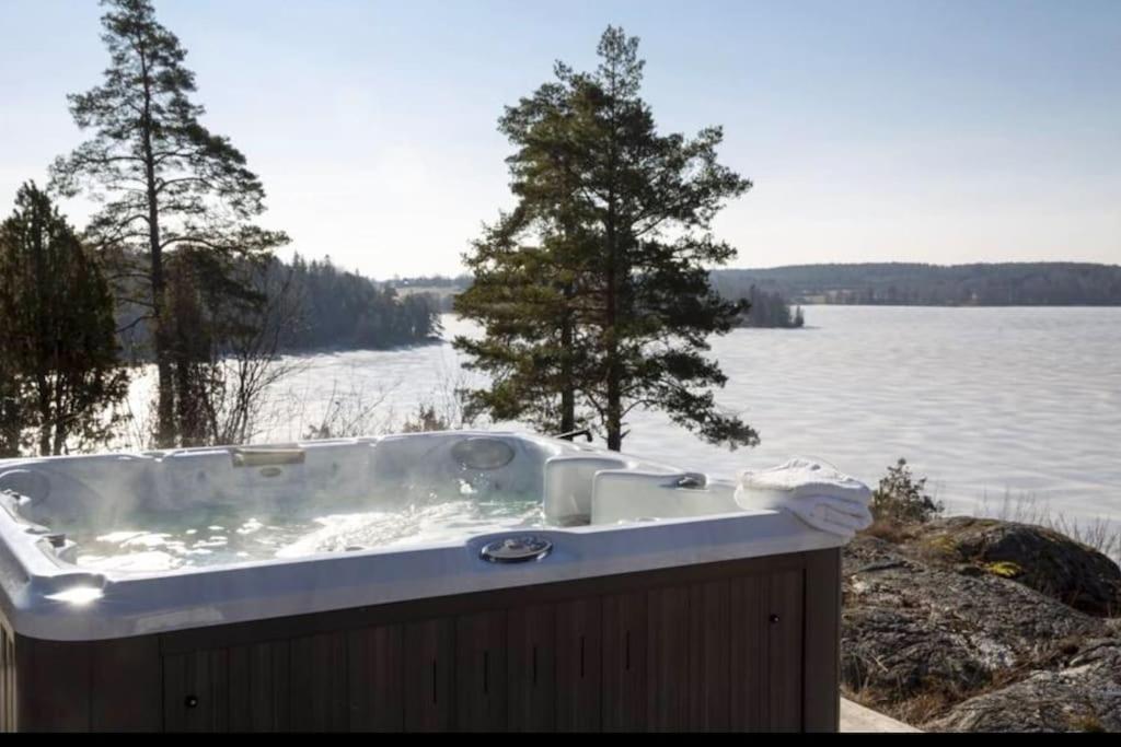 Traumhaus, Sauna, Whirlpool, grosse Terrasse mit Aussicht, Seeanstoss view 5