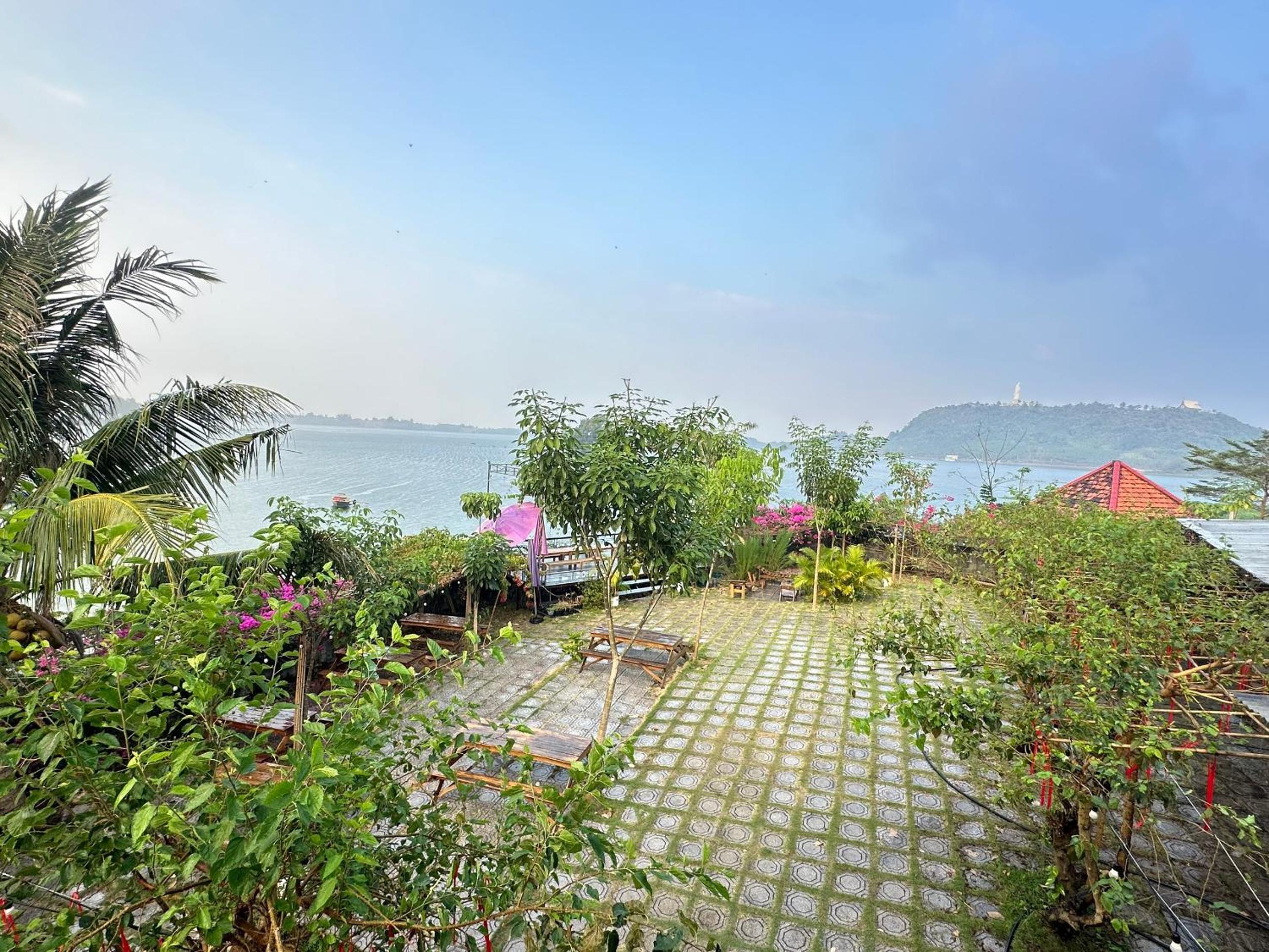 Bến Hồ Homestay view 4