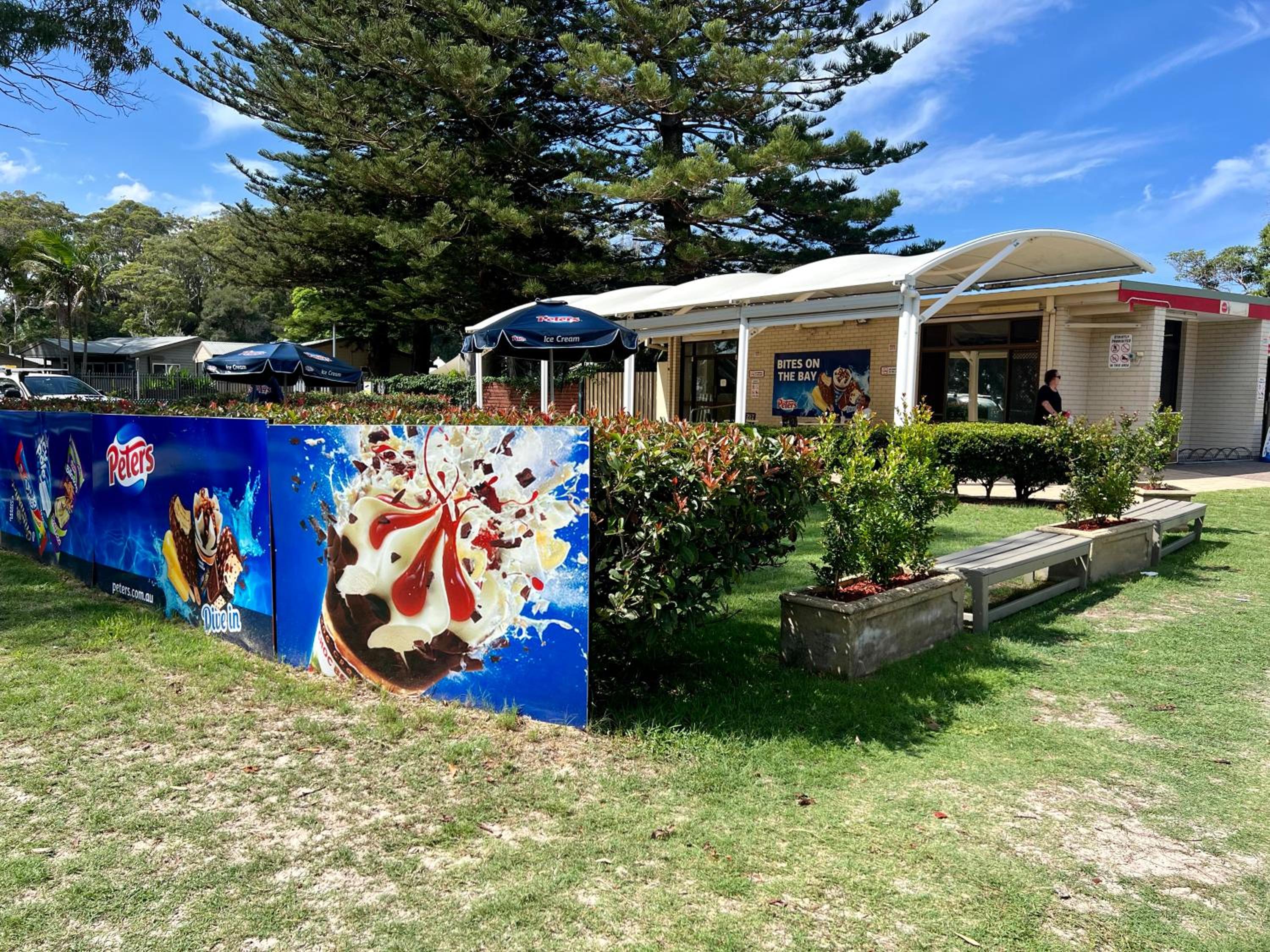2Bays Studio- Walk to 2 Beaches! Perfect Location with Private Courtyard & BBQ