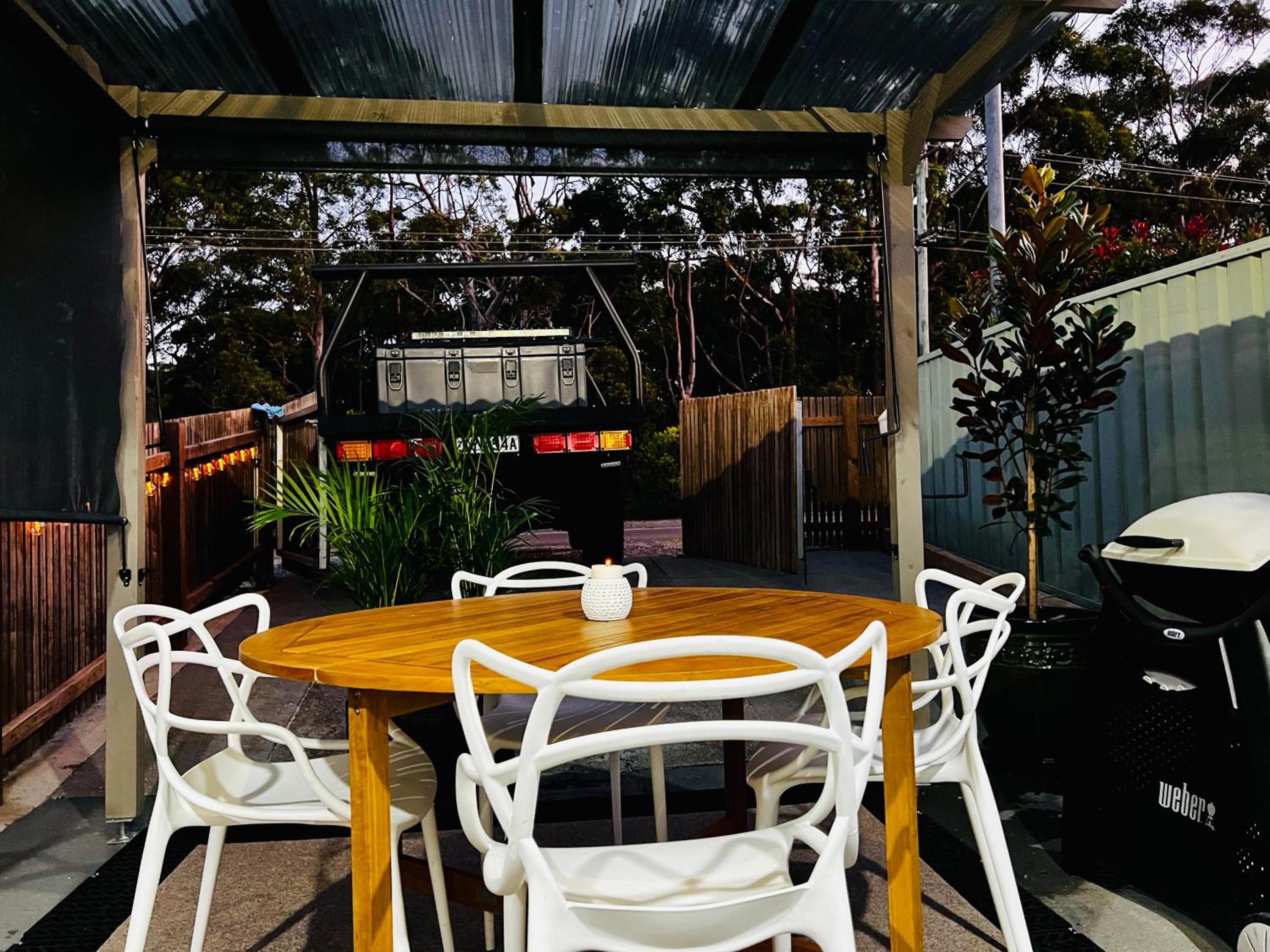 2Bays Studio- Walk to 2 Beaches! Perfect Location with Private Courtyard & BBQ