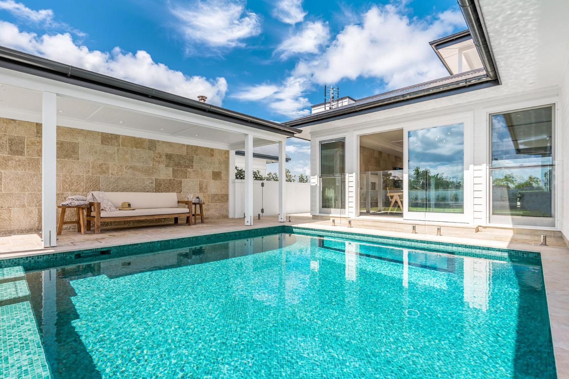 Aquarium House - with direct beach access & pool