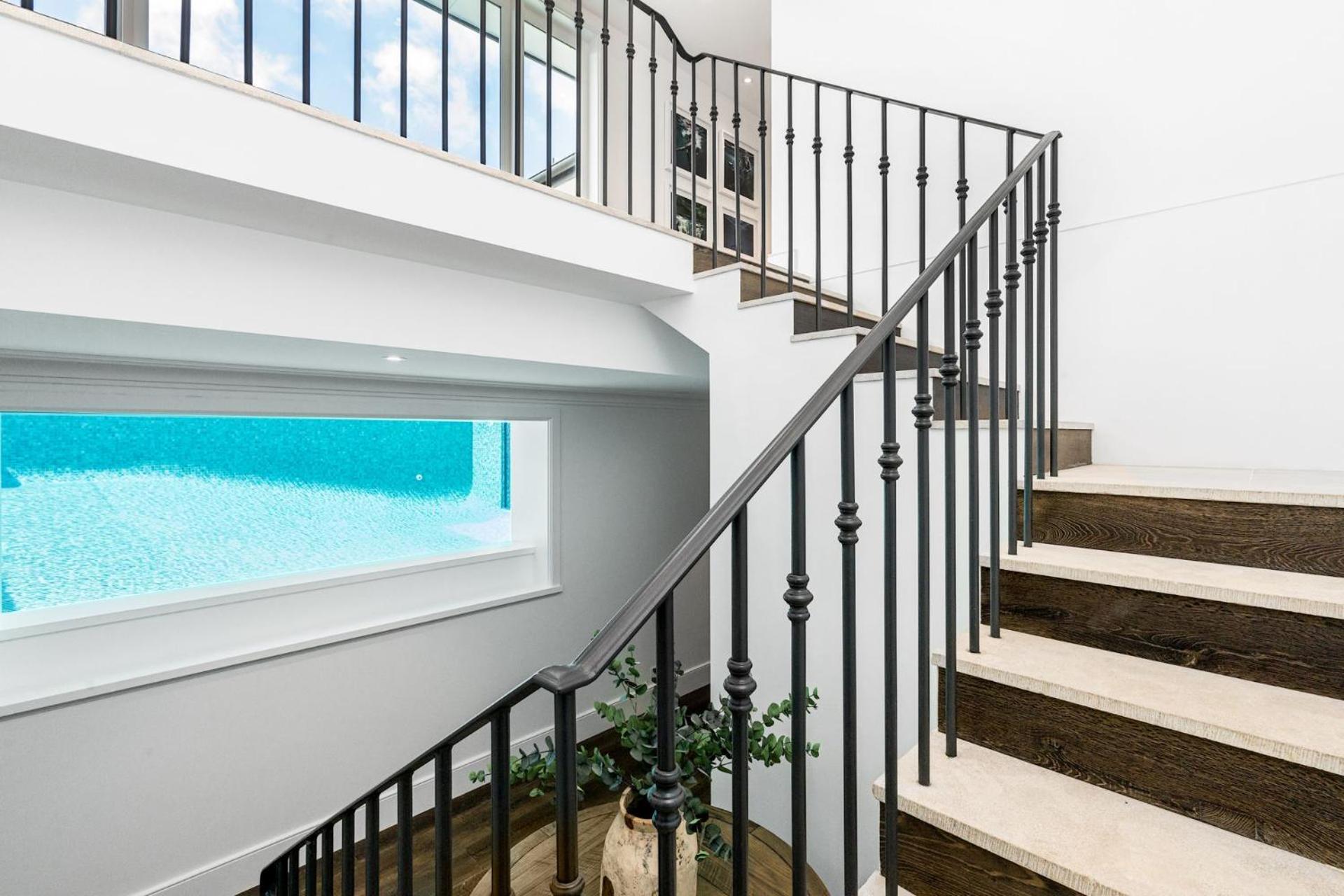 Aquarium House - with direct beach access & pool