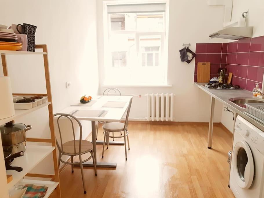 Bright spacious apartment with street parking view 2