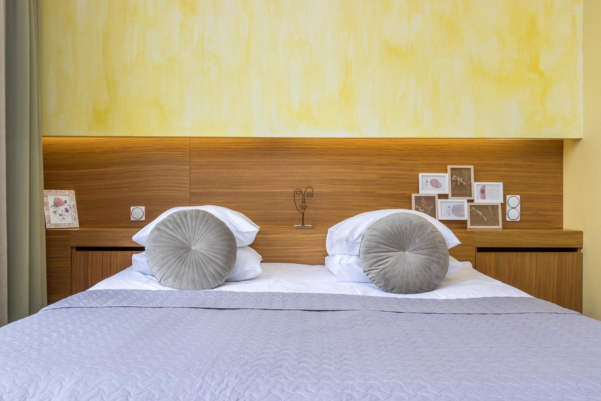 Bed & Sleeping Area