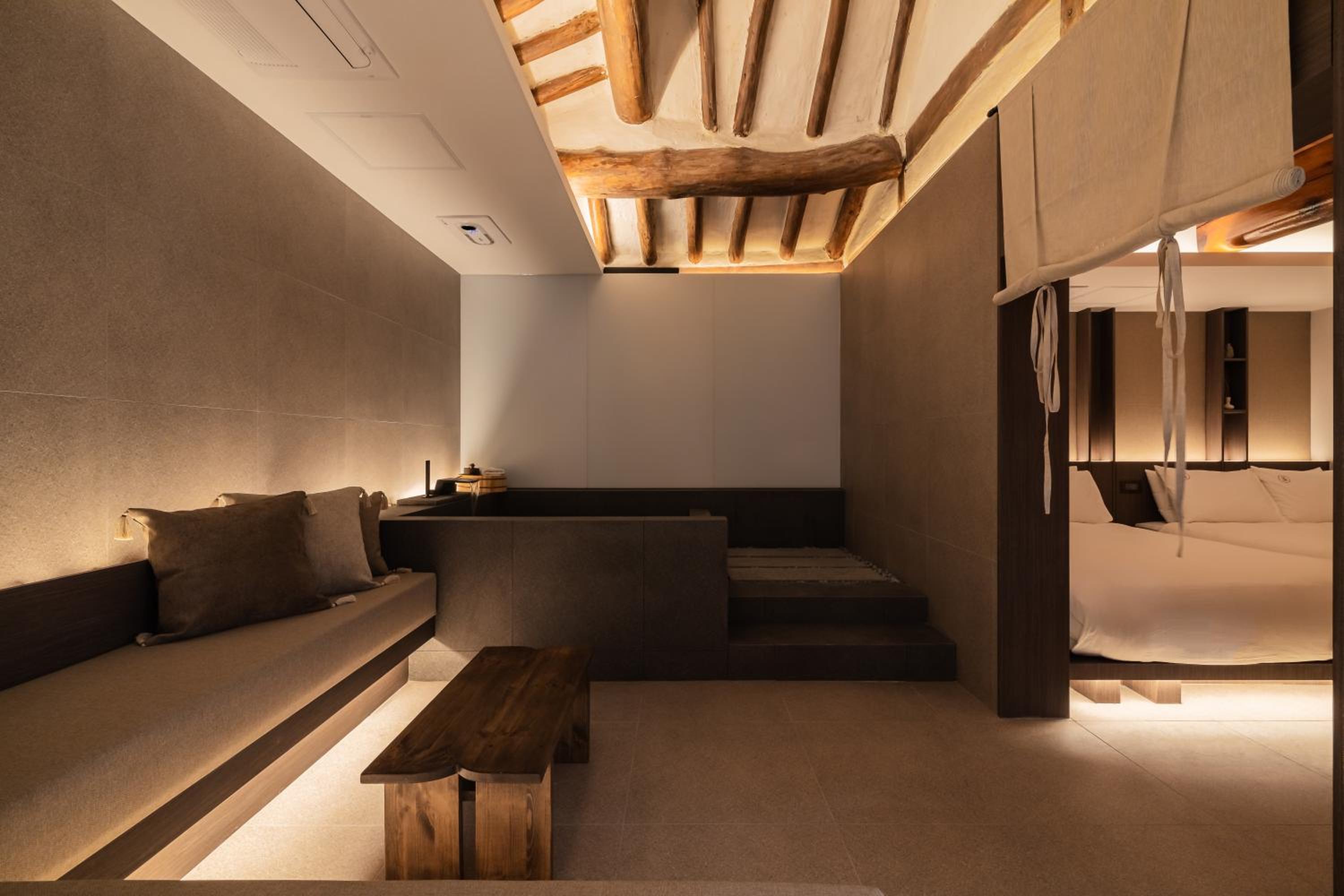 Luxury Hanok Retreat Dohyun view 5