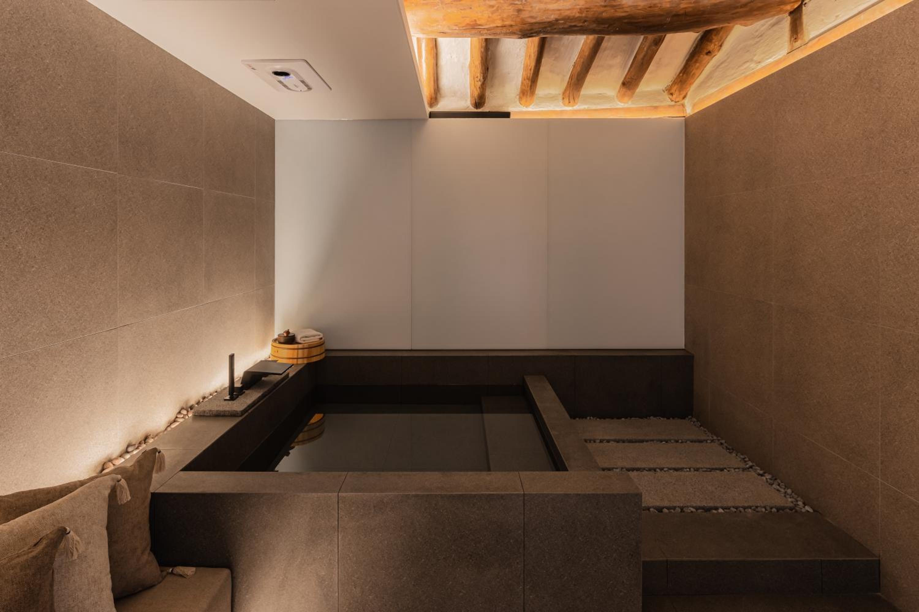 Luxury Hanok Retreat Dohyun view 3