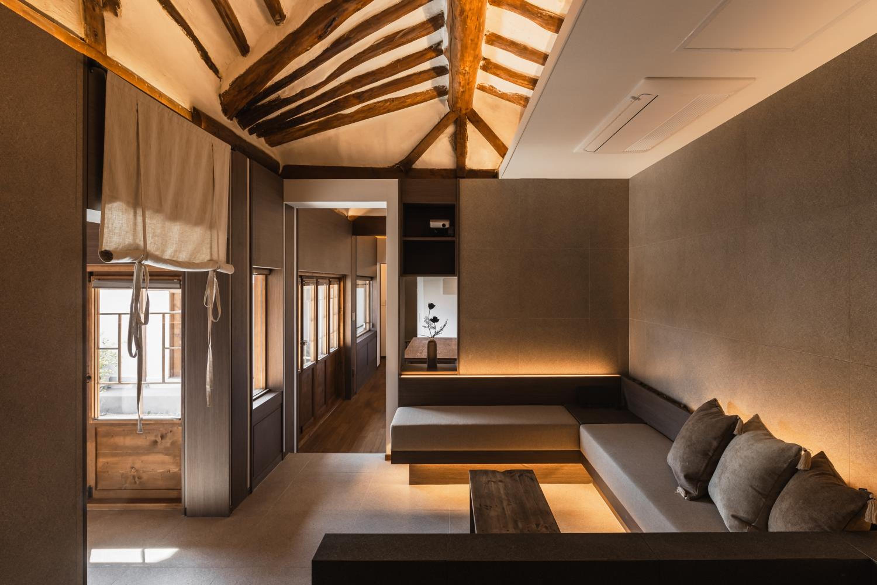 Luxury Hanok Retreat Dohyun view 4