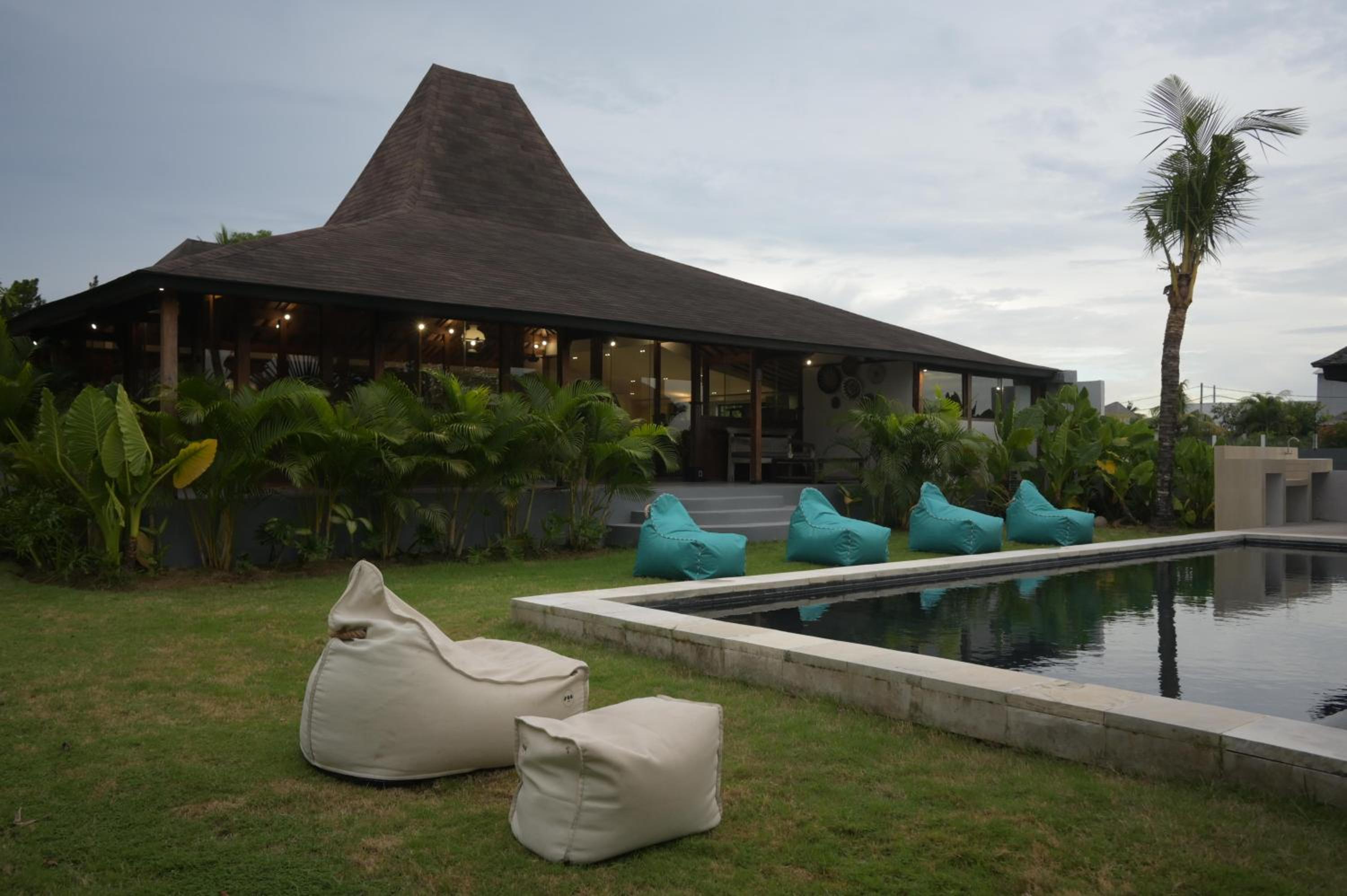 Casa Z - Nyanyi Villa with Private Pool and Rice field View view 3