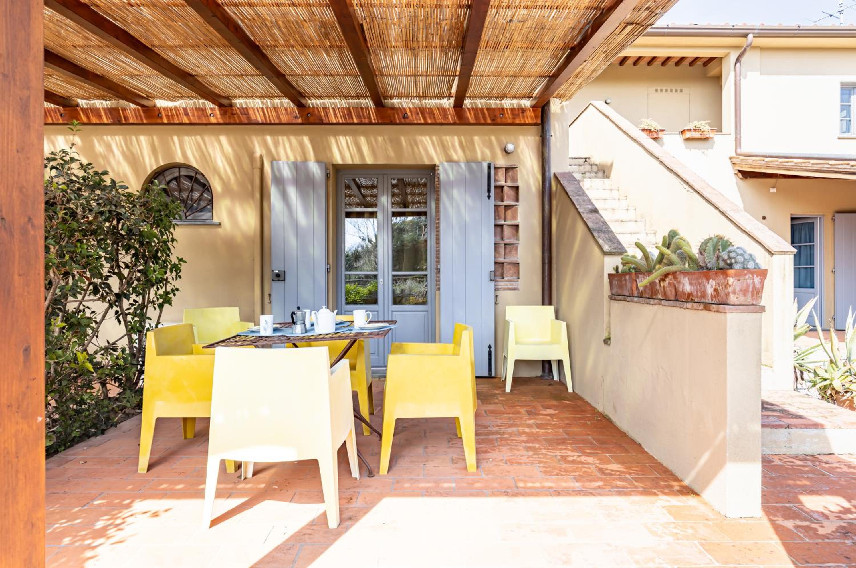GuestHost - Residence La Mandolata Apartments W Pool & Parking! view 5