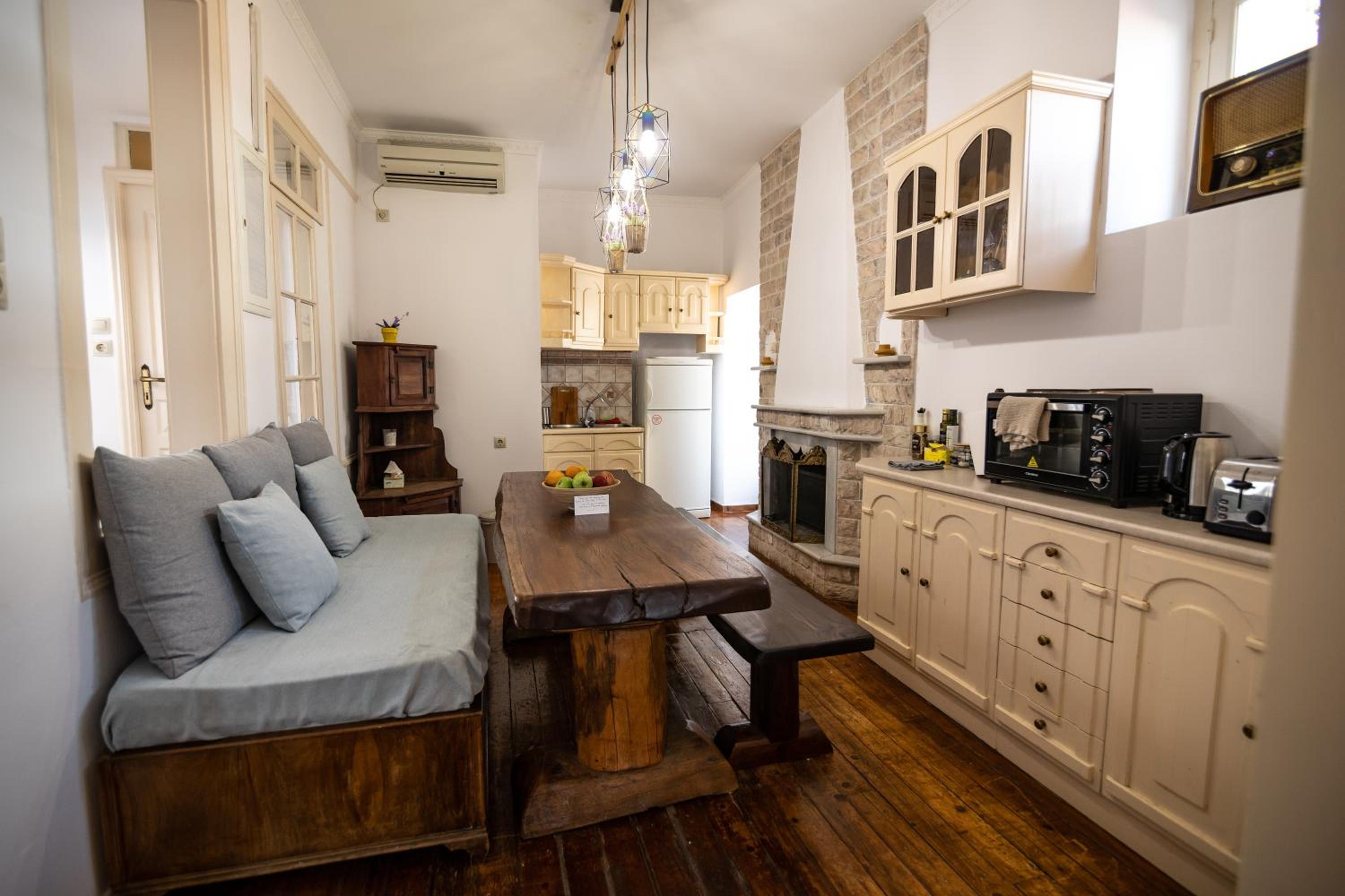 Apeiron Acropolis Suites