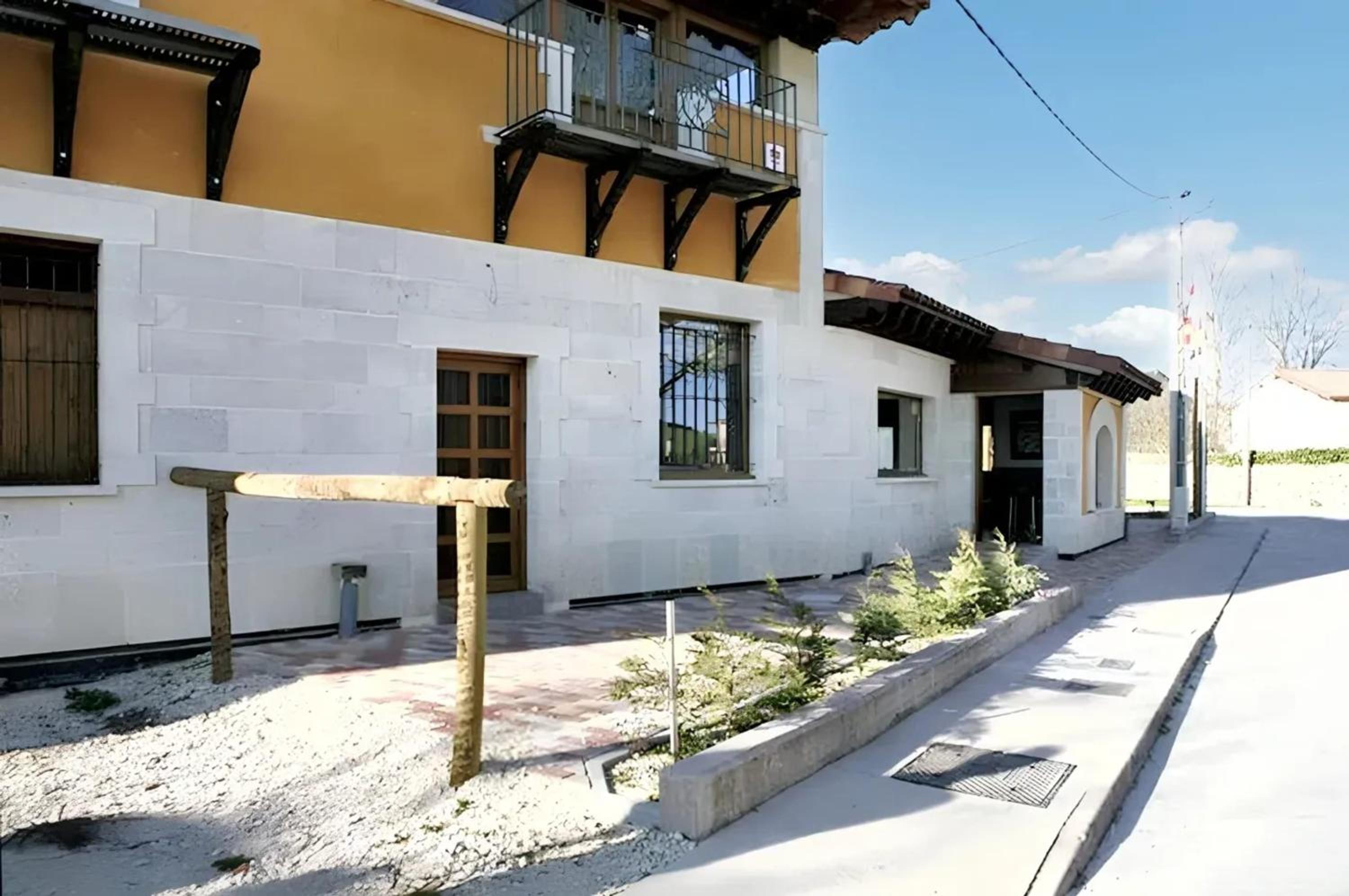 Spacious and Modern House in Cardeñuela Riopico