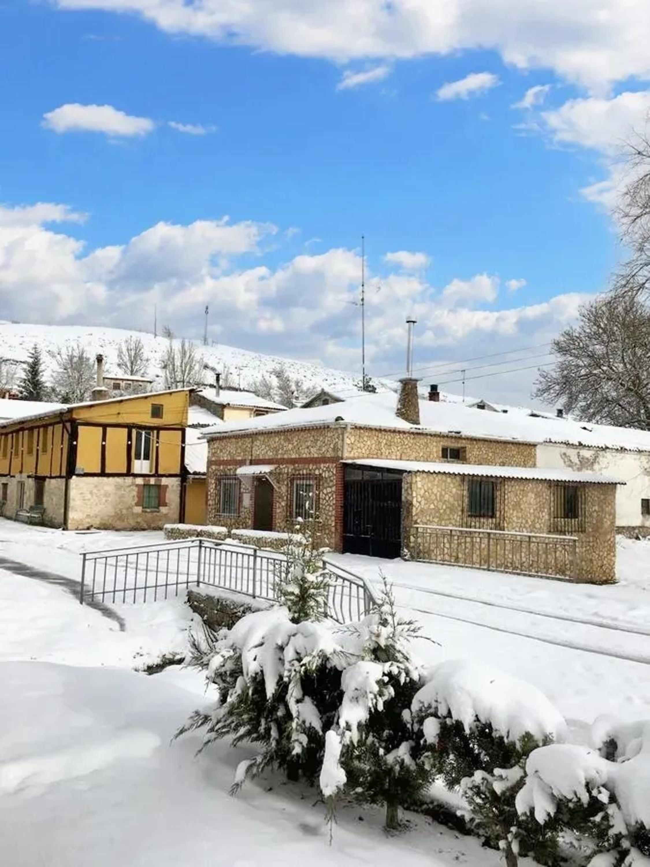 Spacious and Modern House in Cardeñuela Riopico