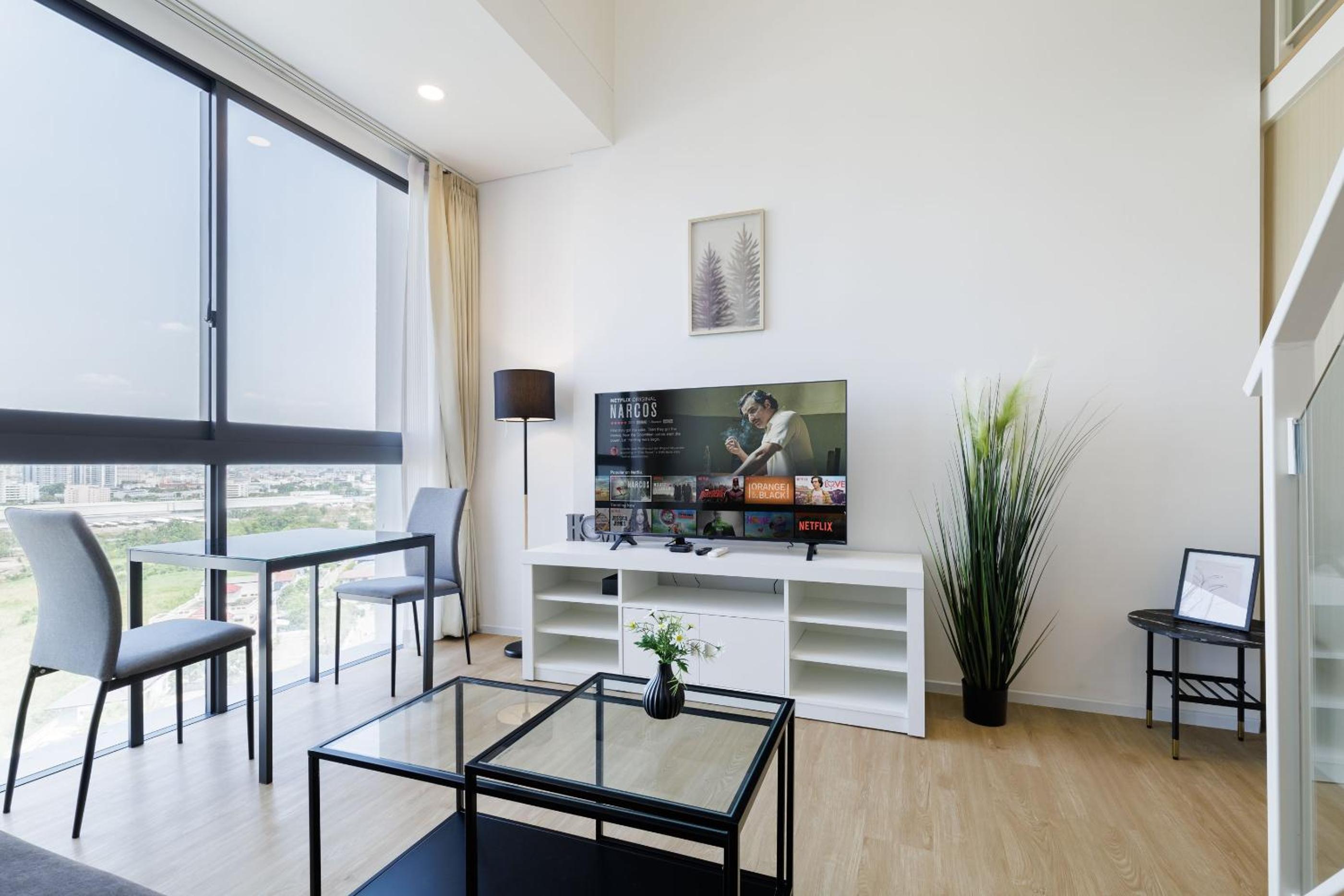 Loft Pool Superior Suite Near jodd Night Market 500mbps Wi-Fi Twin