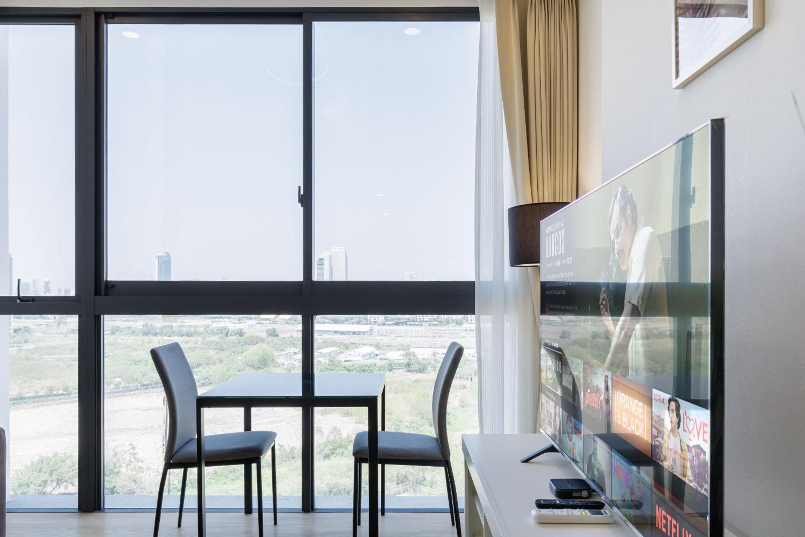 Loft Pool Superior Suite Near jodd Night Market 500mbps Wi-Fi Twin