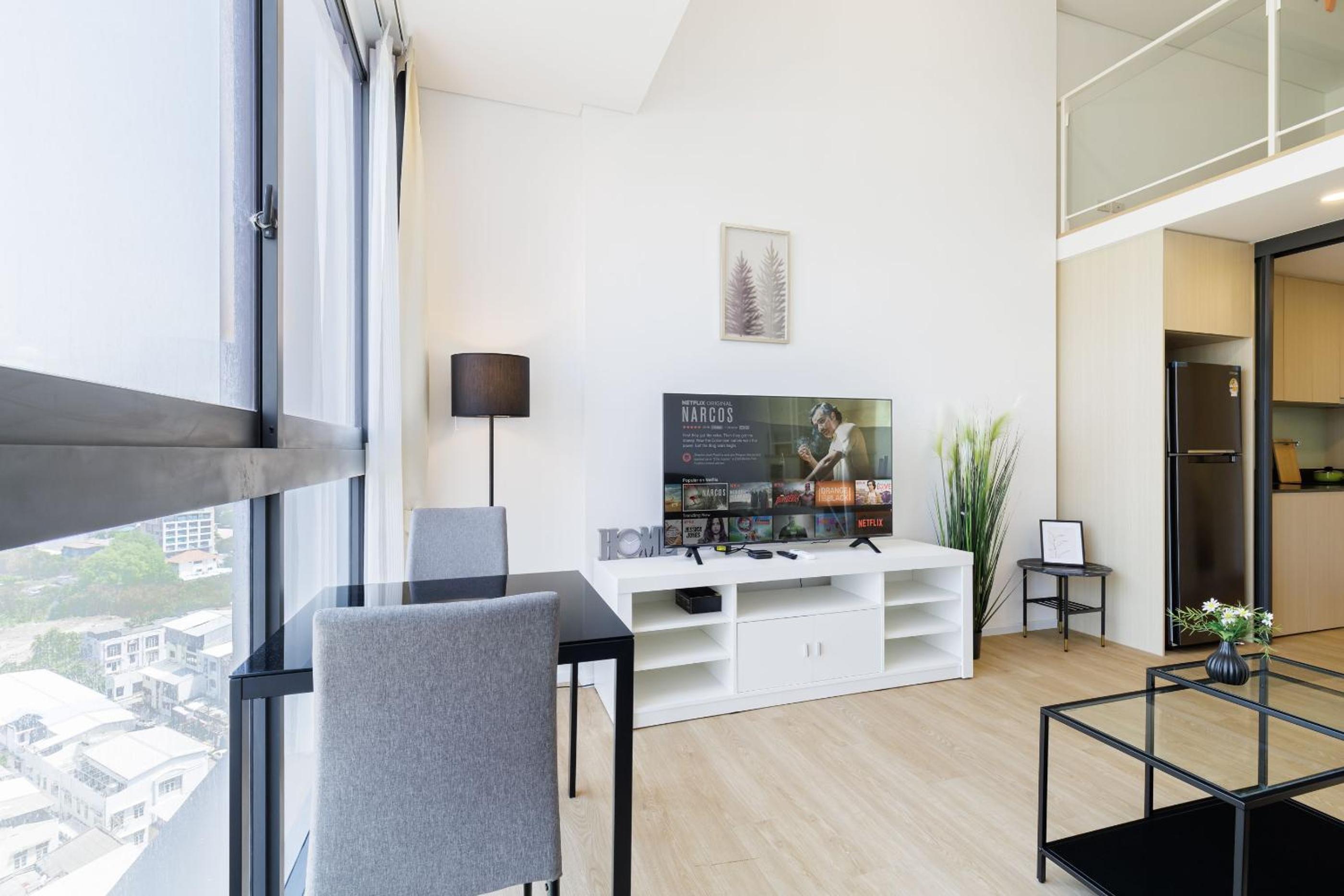 Loft Pool Superior Suite Near jodd Night Market 500mbps Wi-Fi Twin
