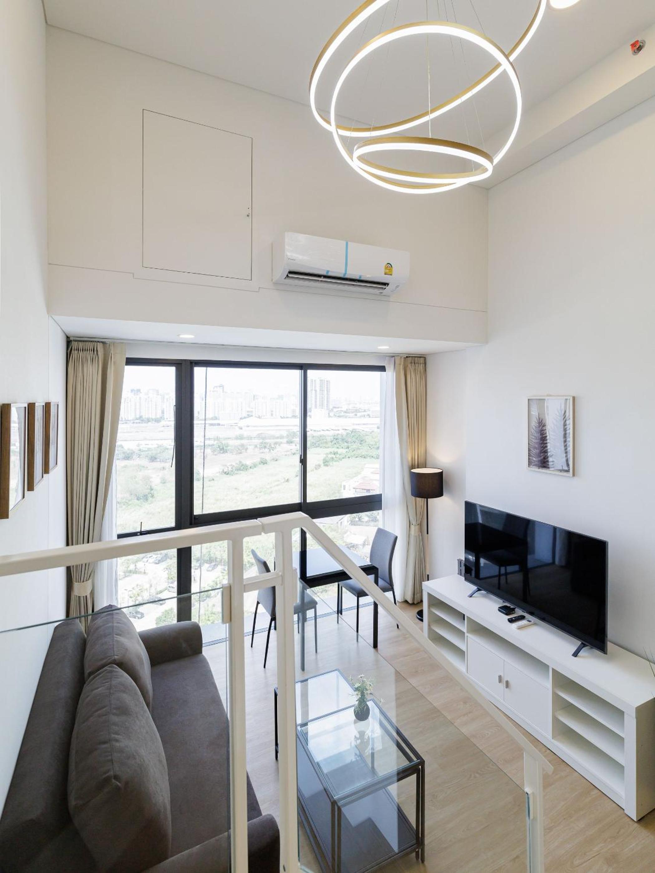 Loft Pool Superior Suite Near jodd Night Market 500mbps Wi-Fi Twin