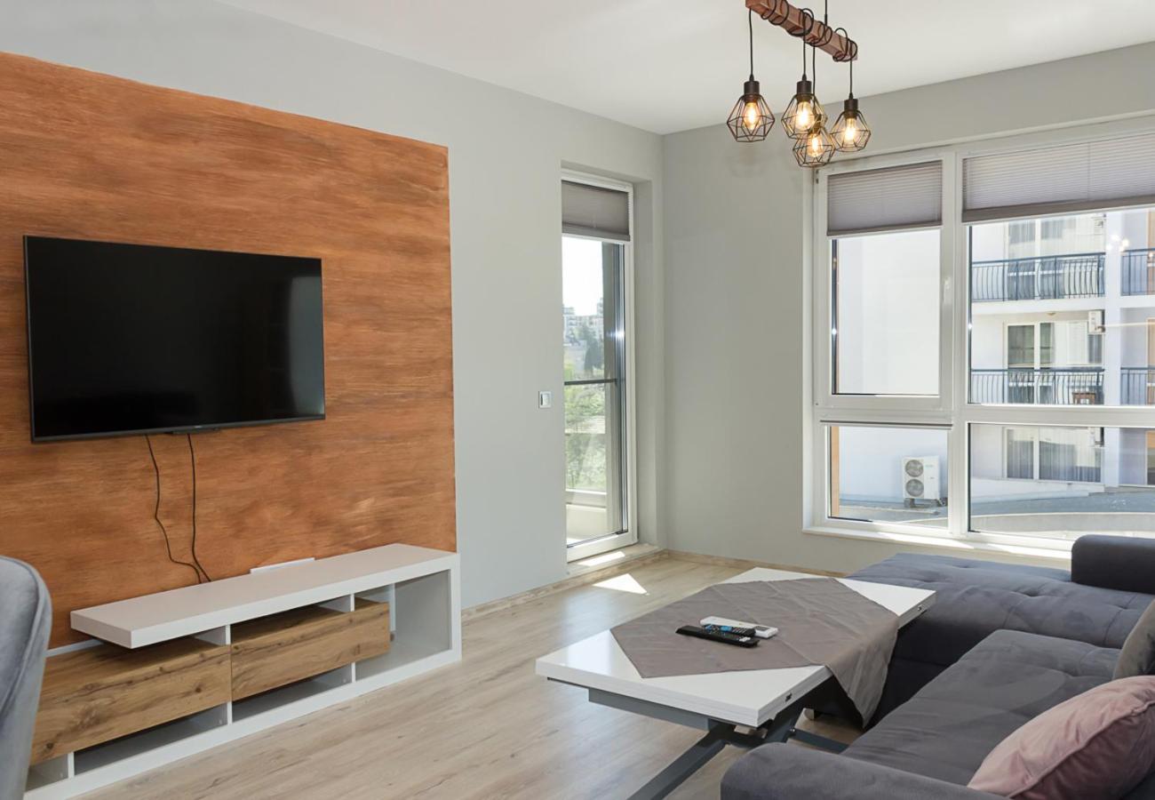 Sunny 1BD Flat in St Constantine & Helena Complex by Flat Mаnаger