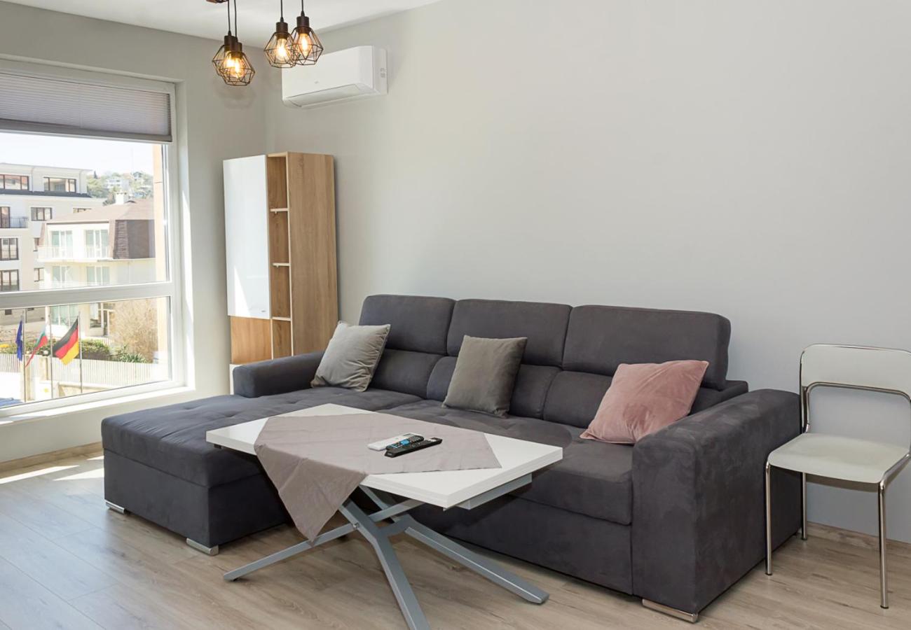 Sunny 1BD Flat in St Constantine & Helena Complex by Flat Mаnаger