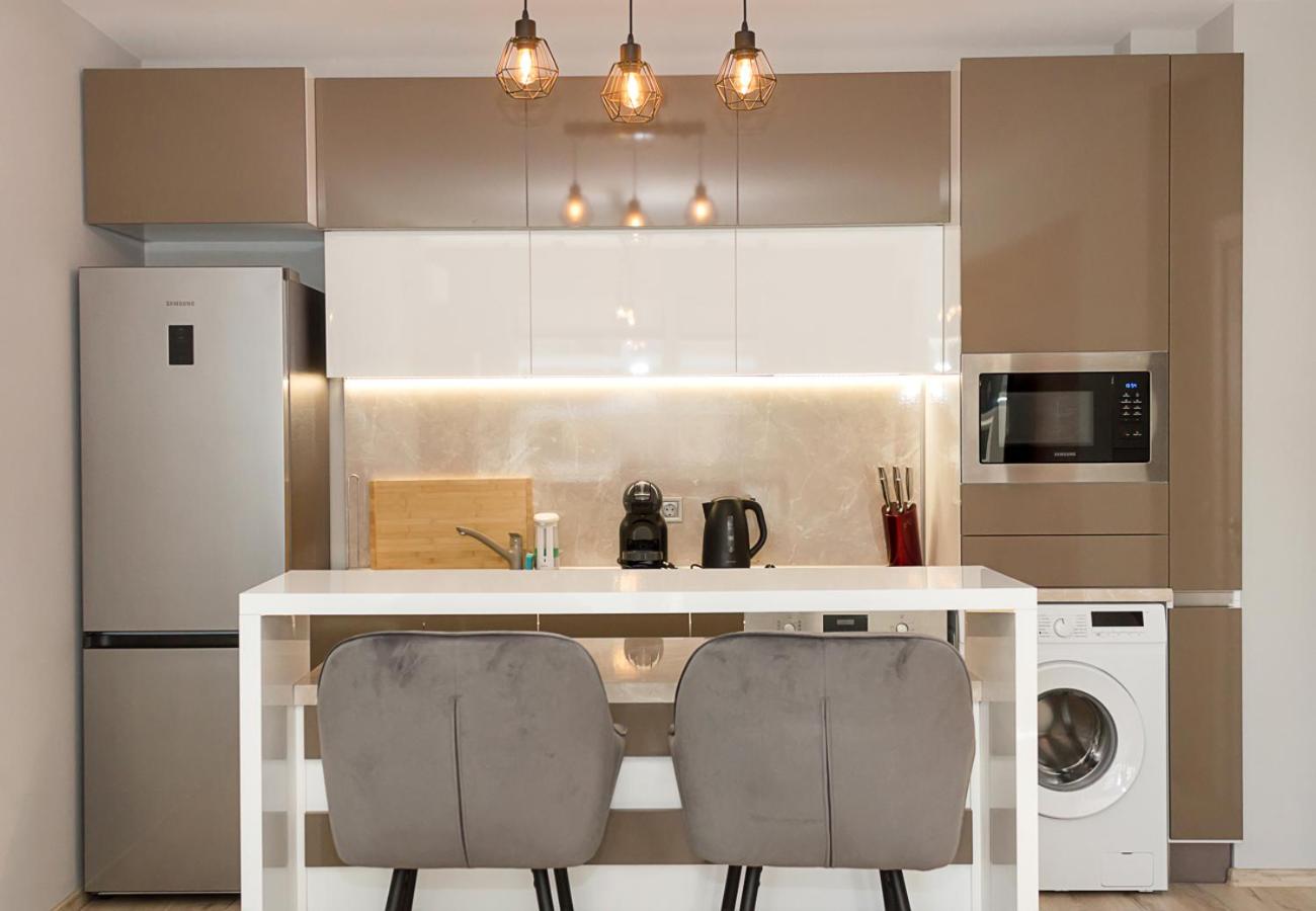 Sunny 1BD Flat in St Constantine & Helena Complex by Flat Mаnаger