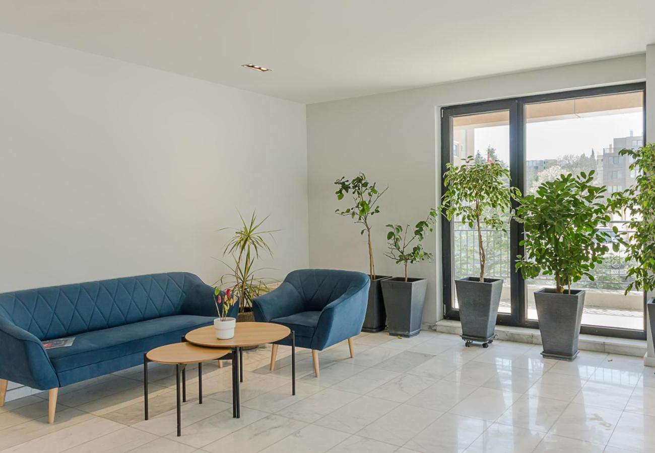 Sunny 1BD Flat in St Constantine & Helena Complex by Flat Mаnаger