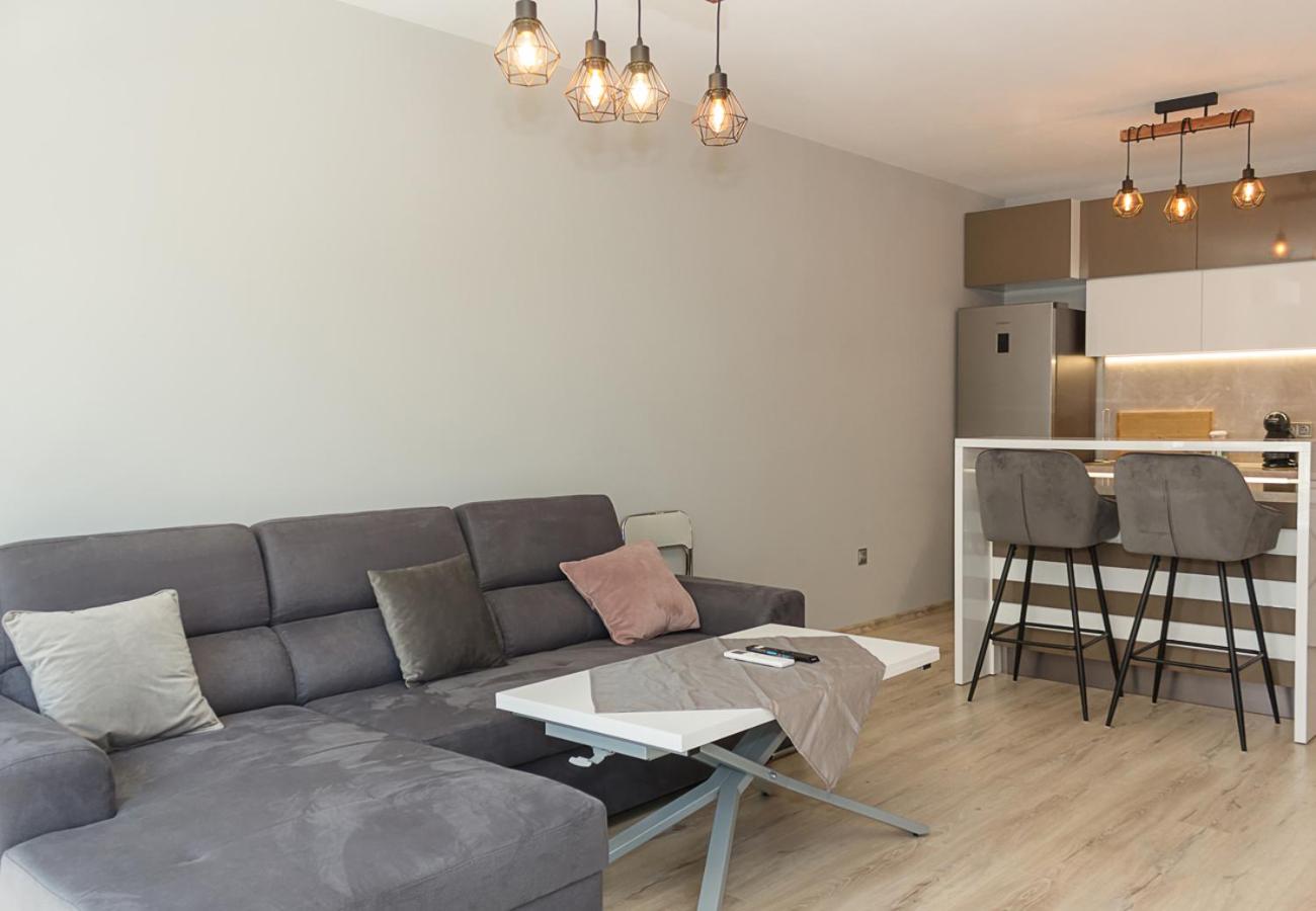 Sunny 1BD Flat in St Constantine & Helena Complex by Flat Mаnаger