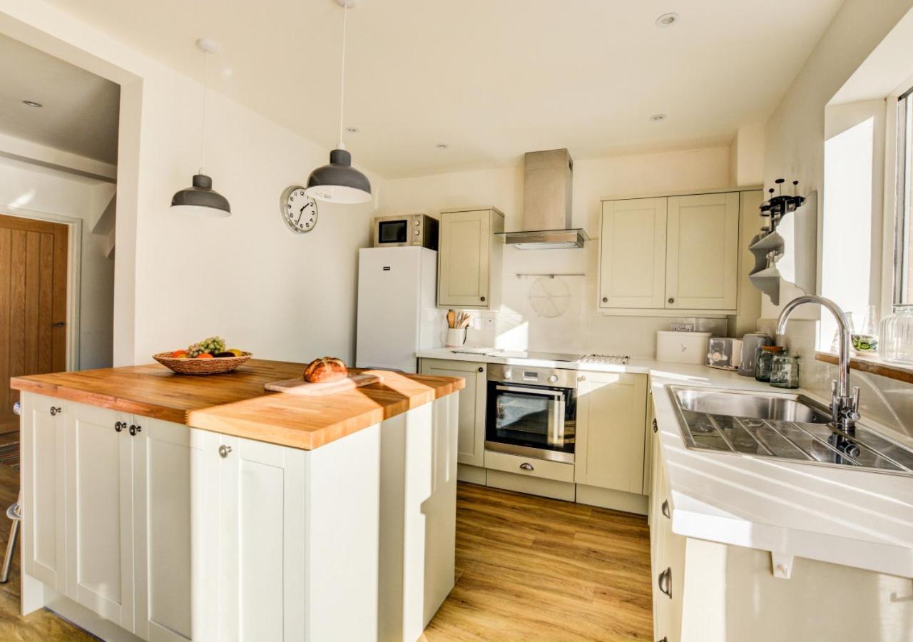 4 Bed in Salthouse oc-1824