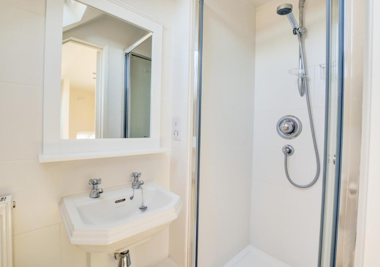 4 Bed in Salthouse oc-1824