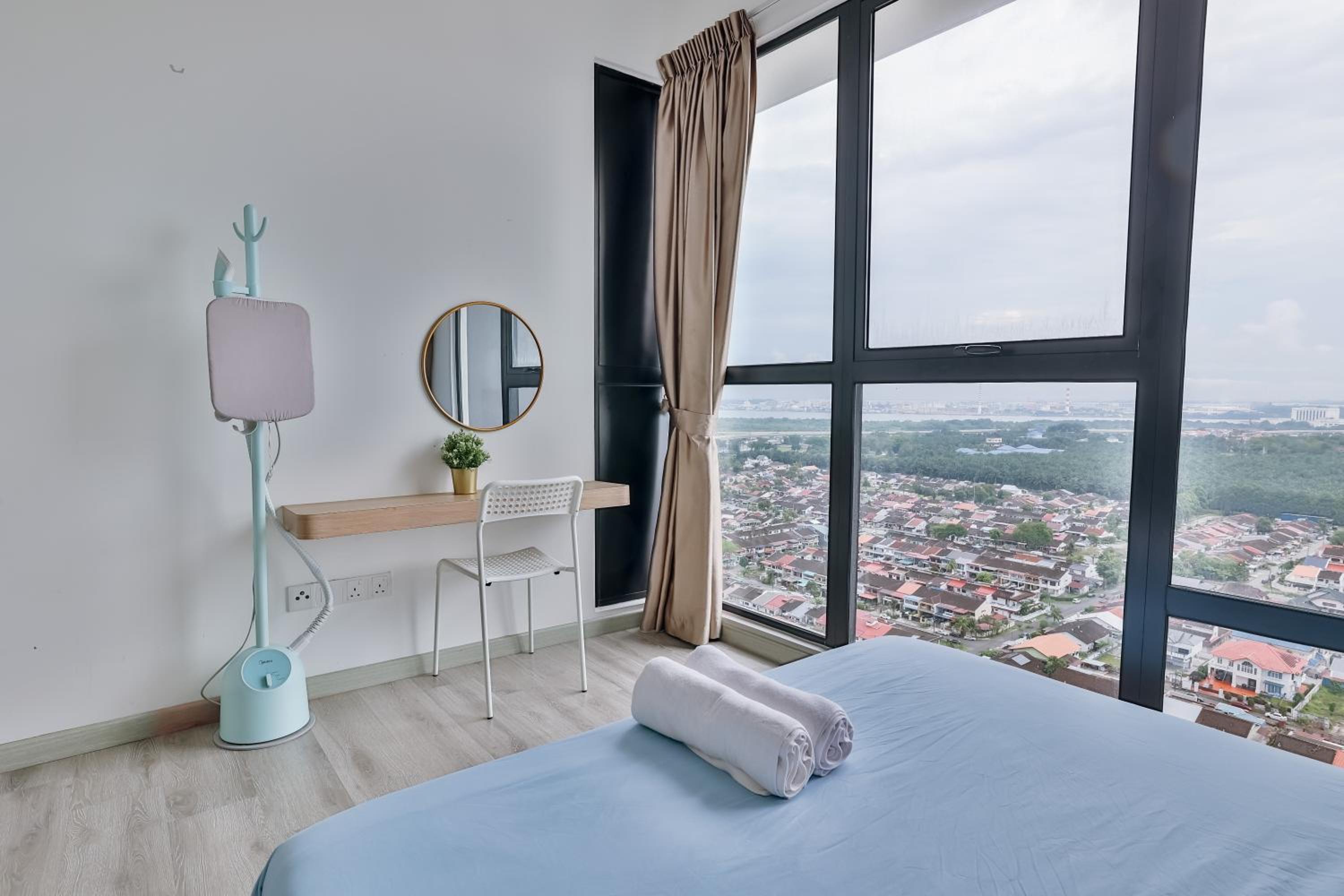 Midvalley Southkey Mosaic 2BR Suite Homestay by Jfive