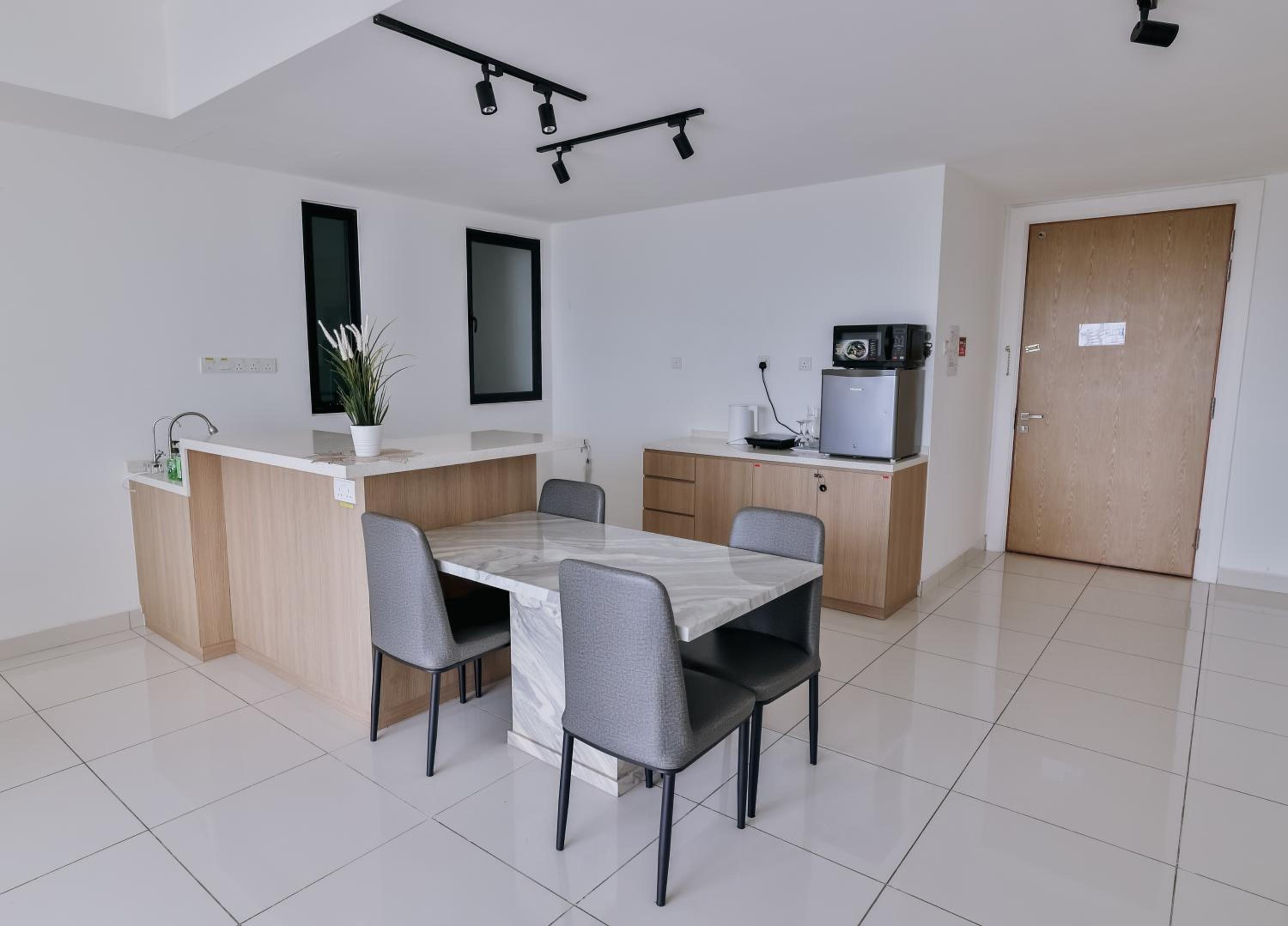 Midvalley Southkey Mosaic 2BR Suite Homestay by Jfive