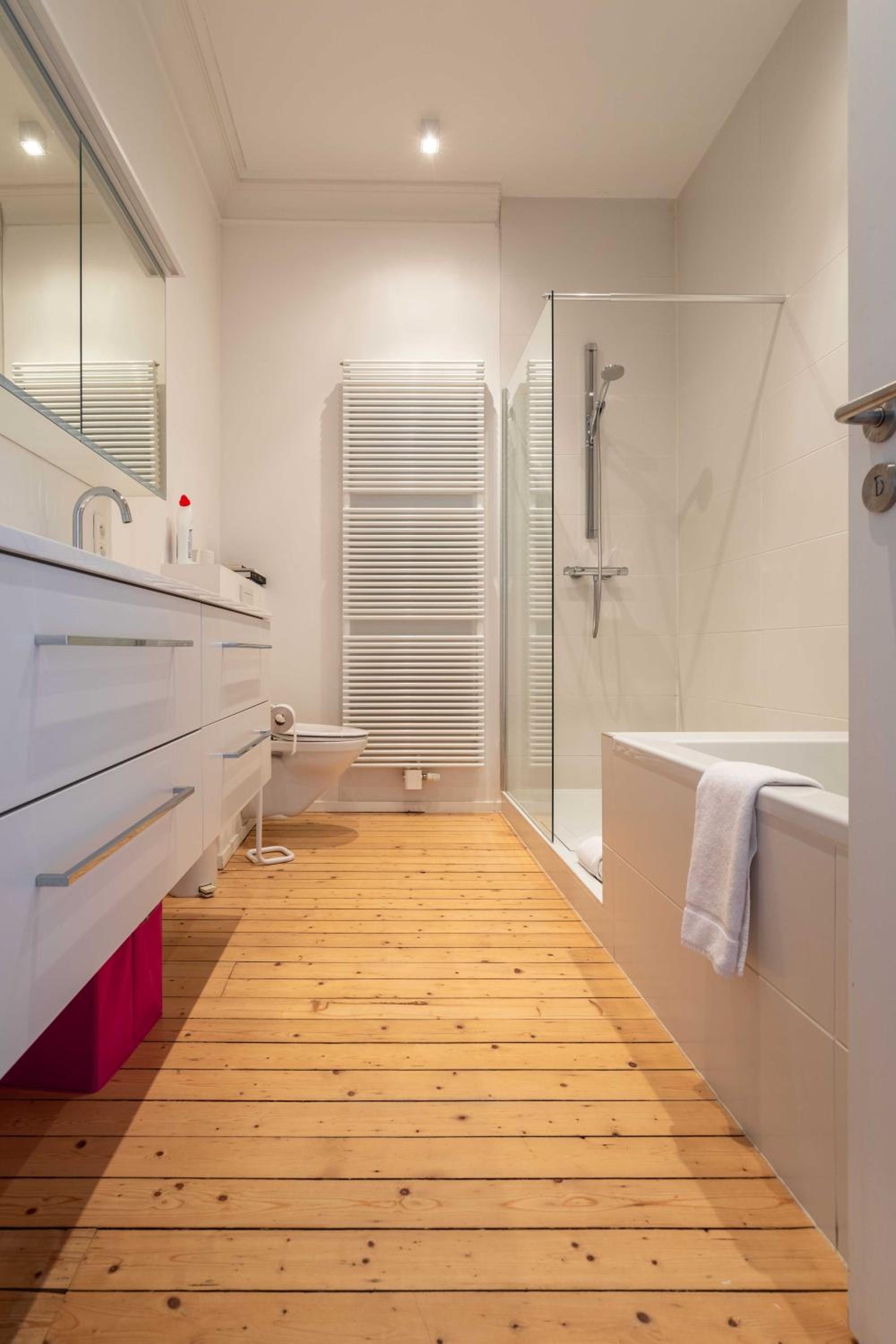 Spacious Belle Epoque House with free parking