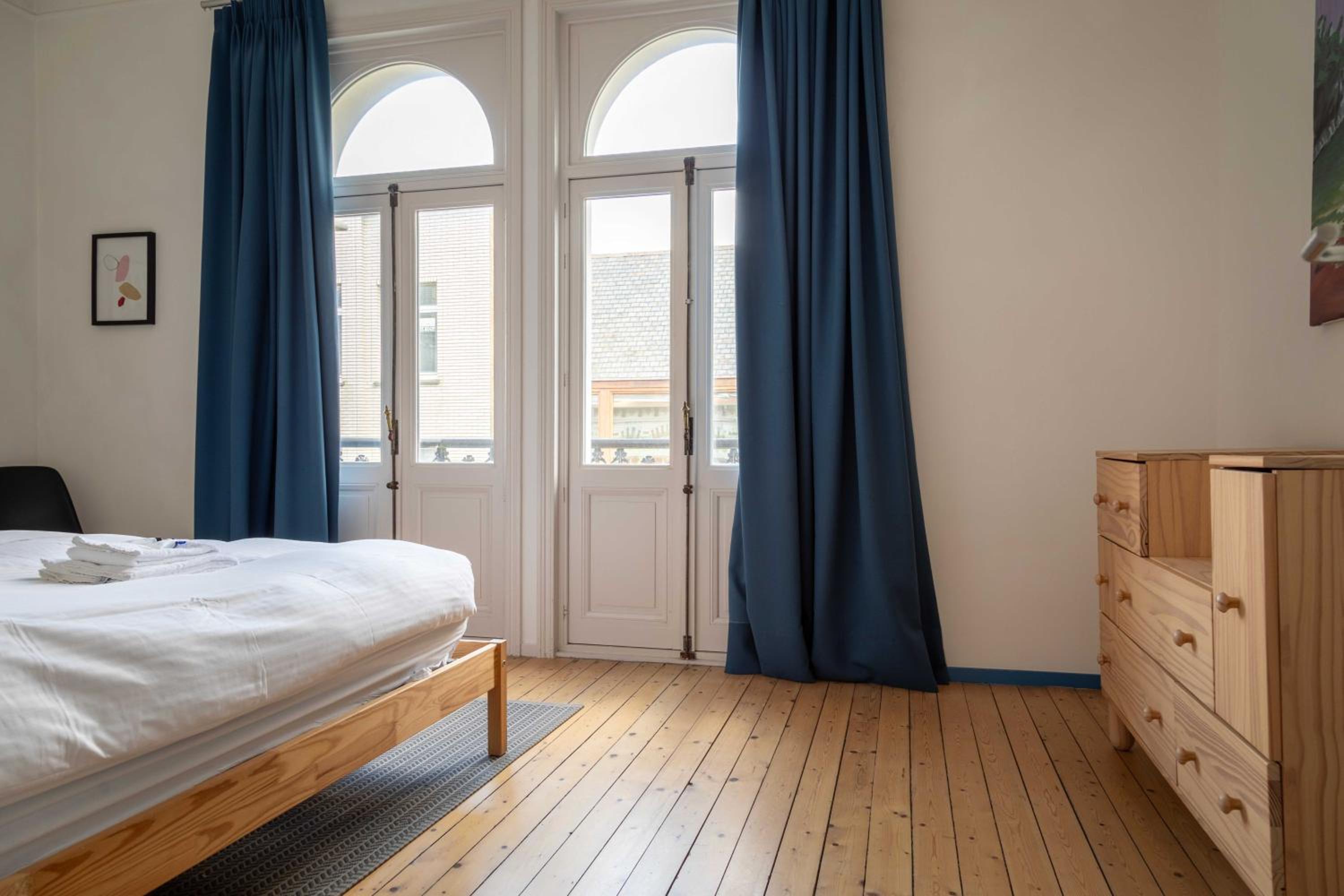Spacious Belle Epoque House with free parking