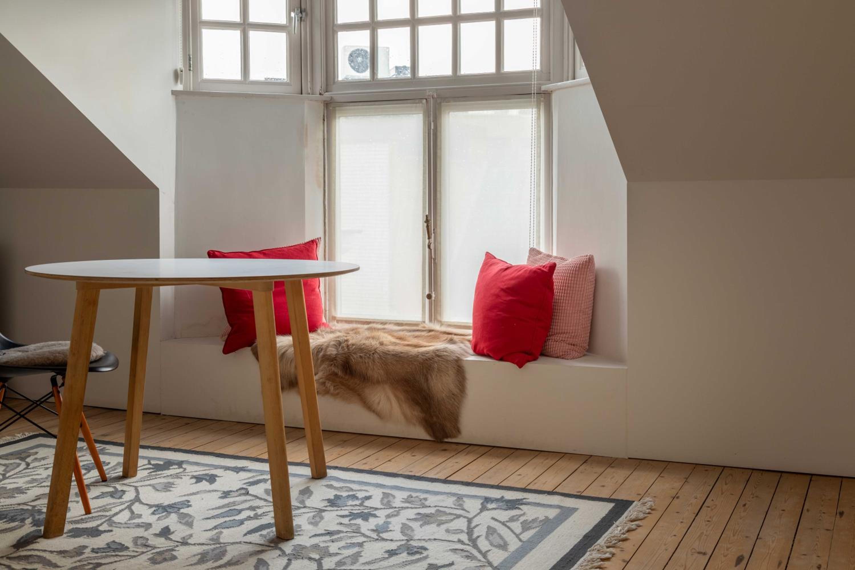 Spacious Belle Epoque House with free parking