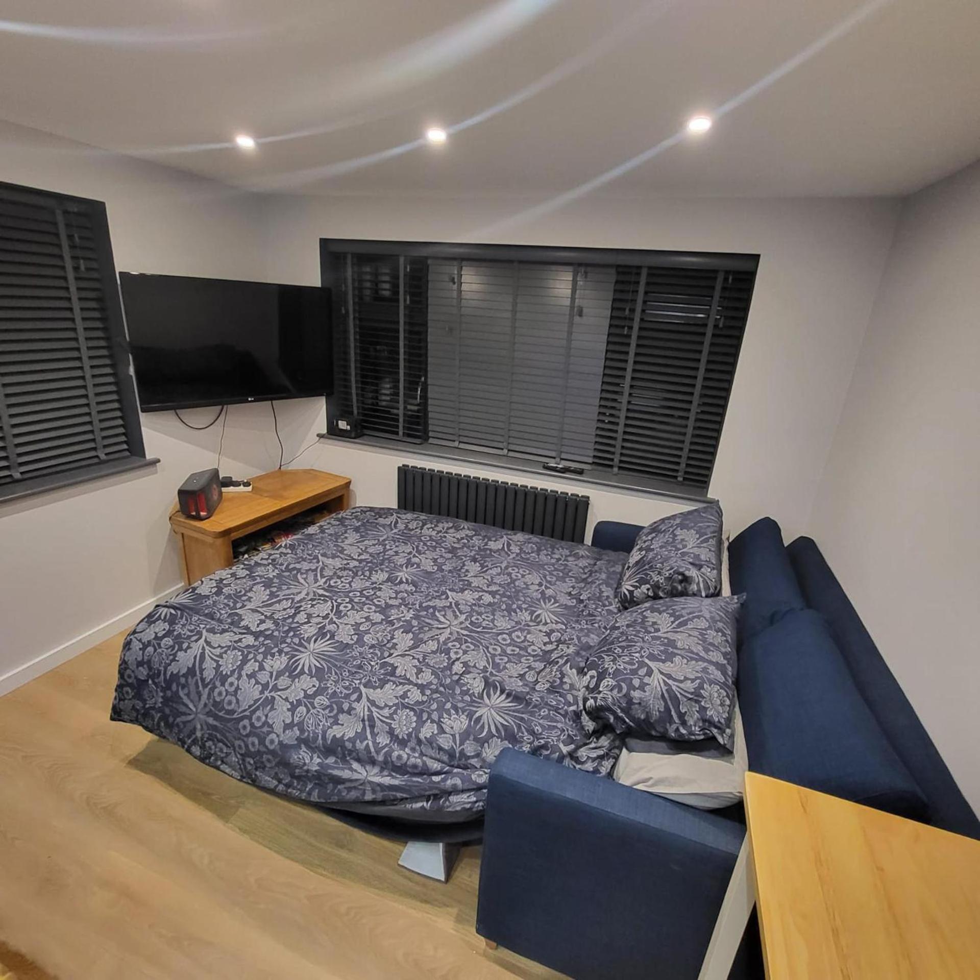 Town Centre Modern 1 Bed self-contained Apartment view 2