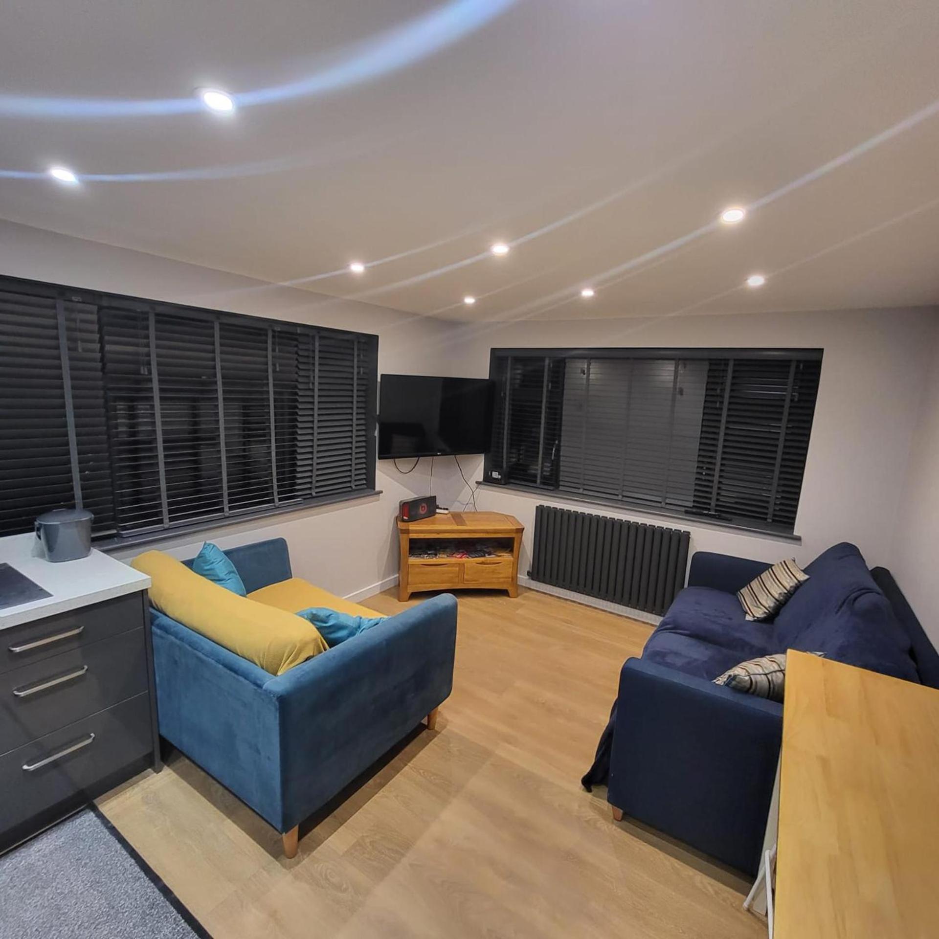 Town Centre Modern 1 Bed self-contained Apartment view 5