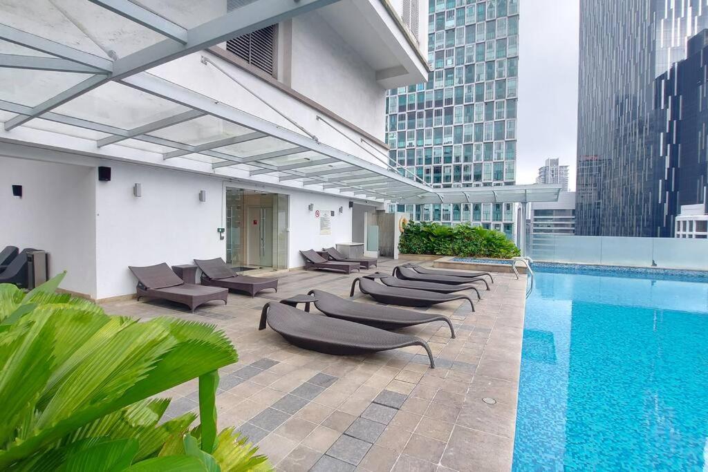 KLCC Suites 78 6Pax Free 1 Parking