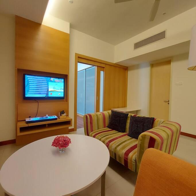 KLCC Suites 78 6Pax Free 1 Parking