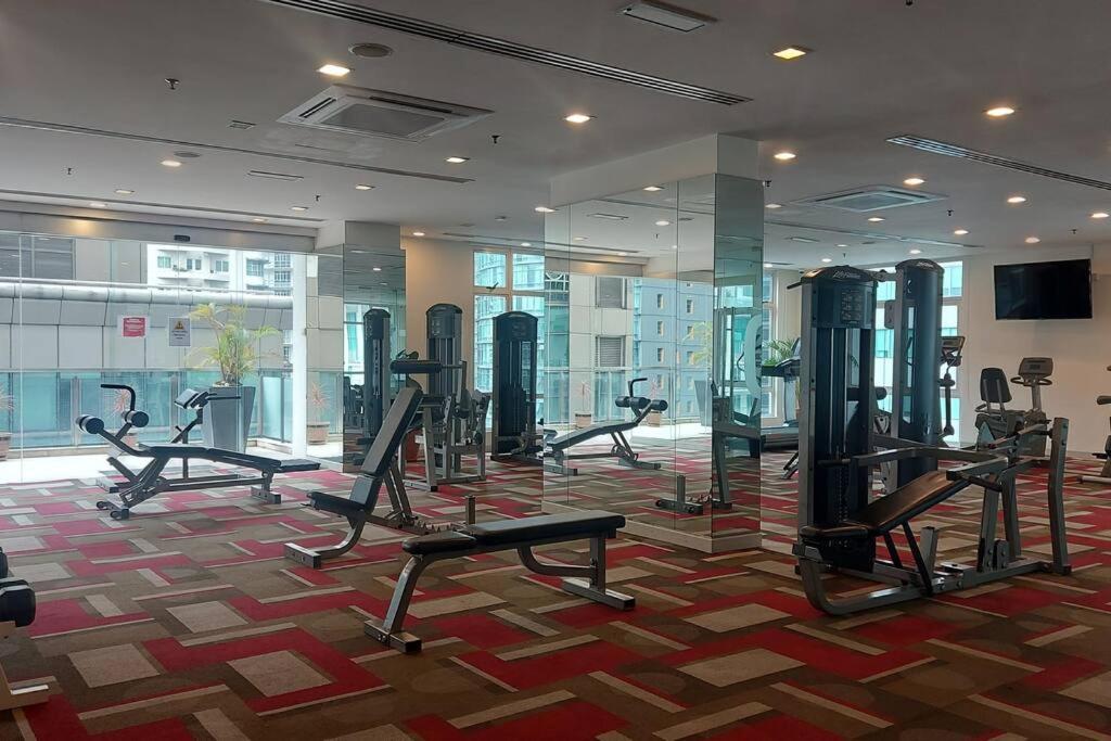 KLCC Suites 78 6Pax Free 1 Parking