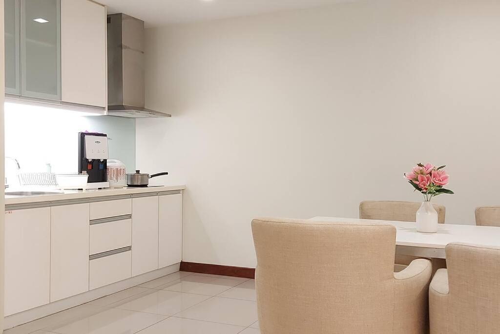 KLCC Suites 78 6Pax Free 1 Parking
