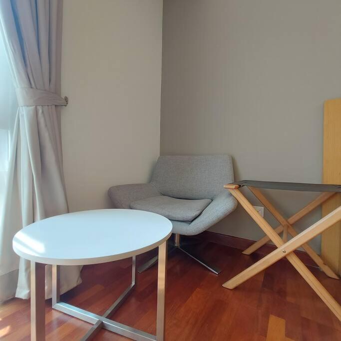 KLCC Suites 78 6Pax Free 1 Parking